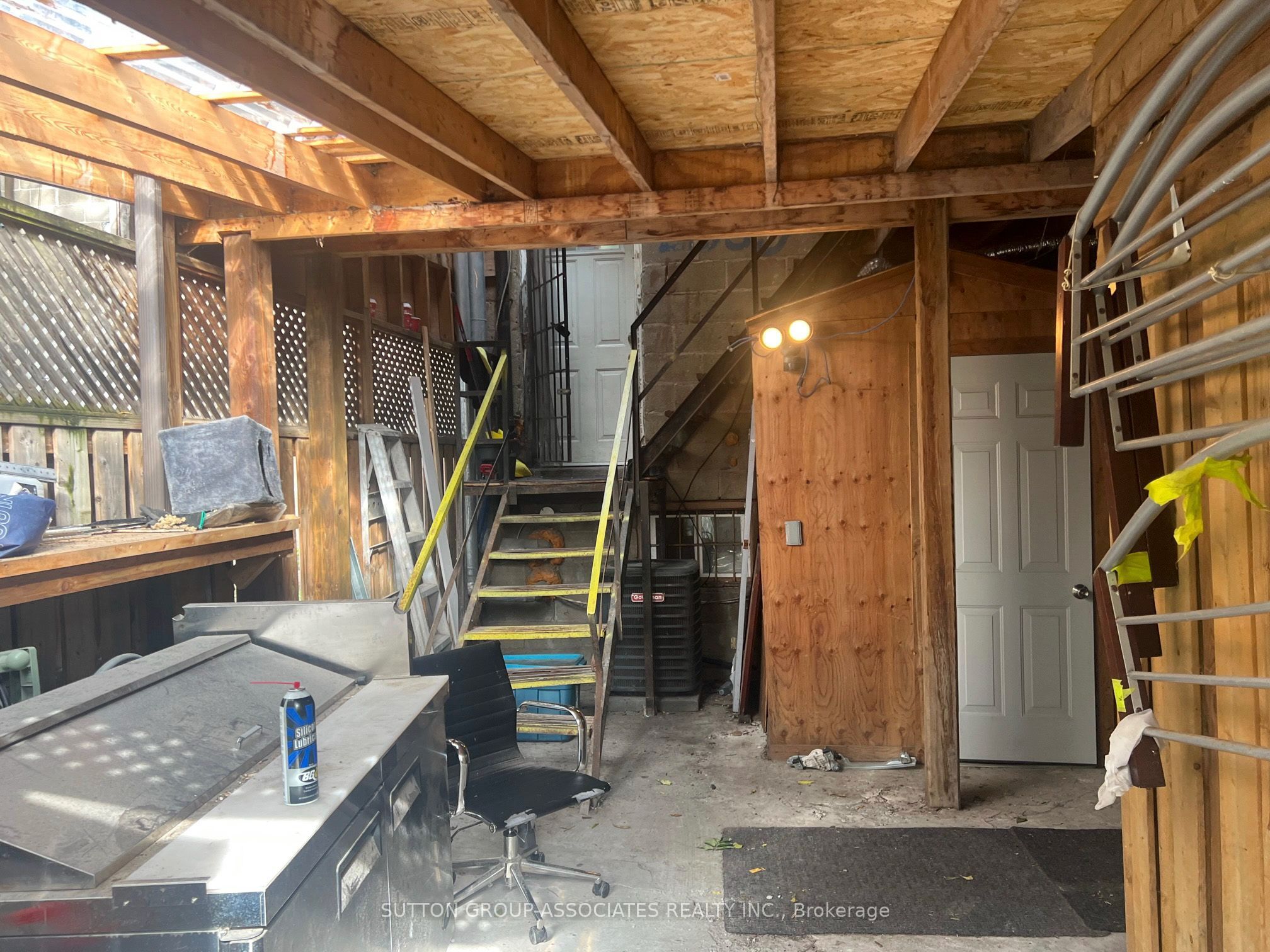 2595 Eglinton Avenue W Property Photo 29