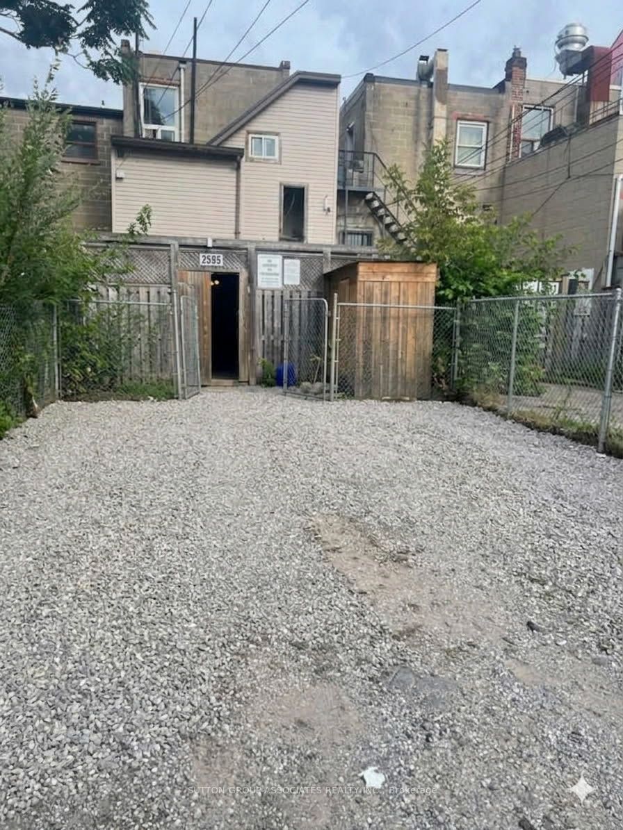2595 Eglinton Avenue W Property Photo 32