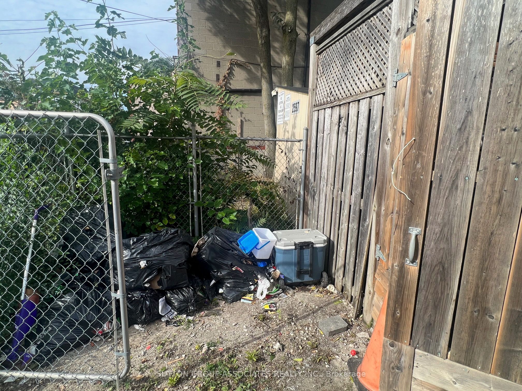 2595 Eglinton Avenue W Property Photo 38