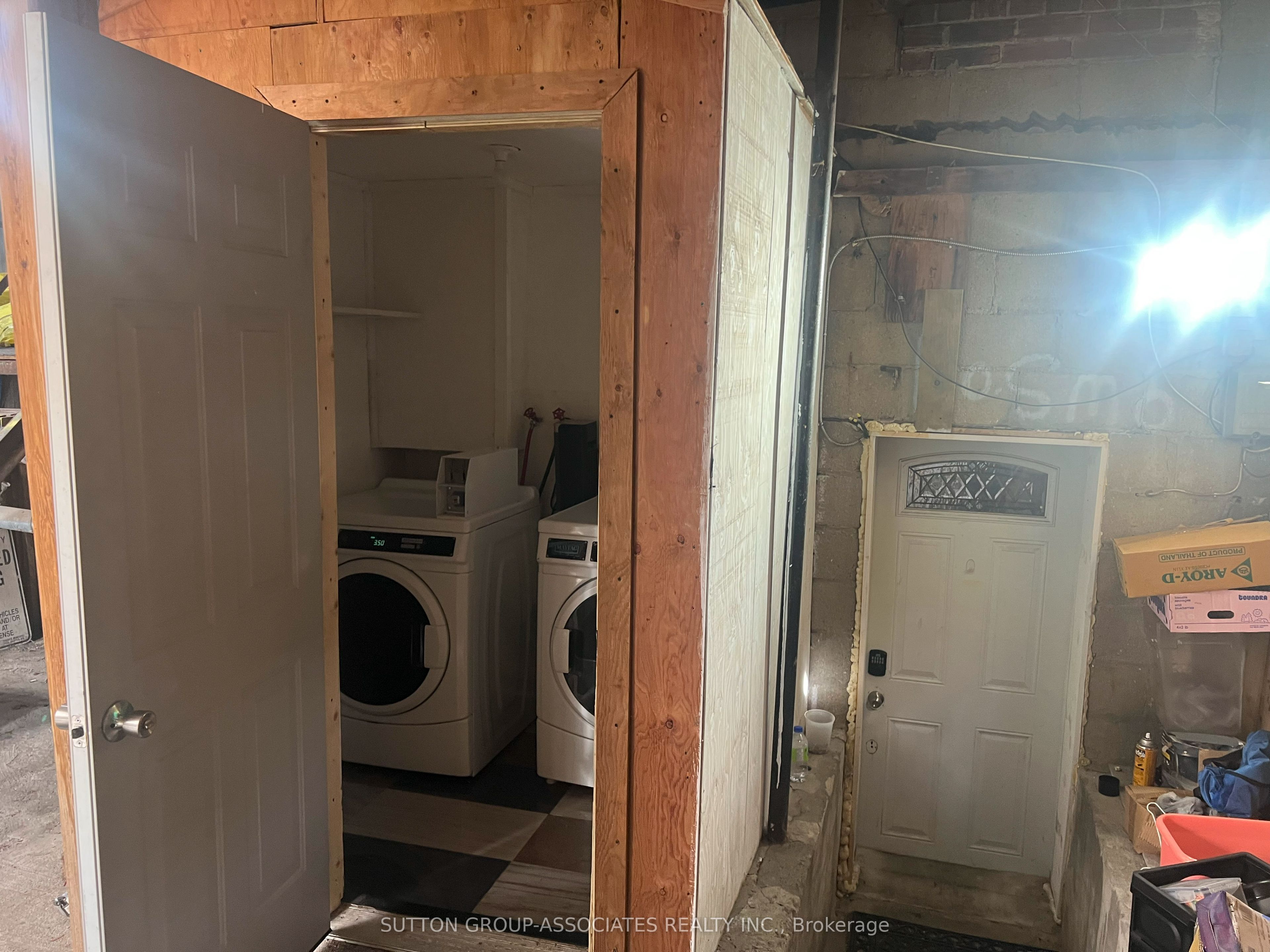 2595 Eglinton Avenue W Property Photo 39