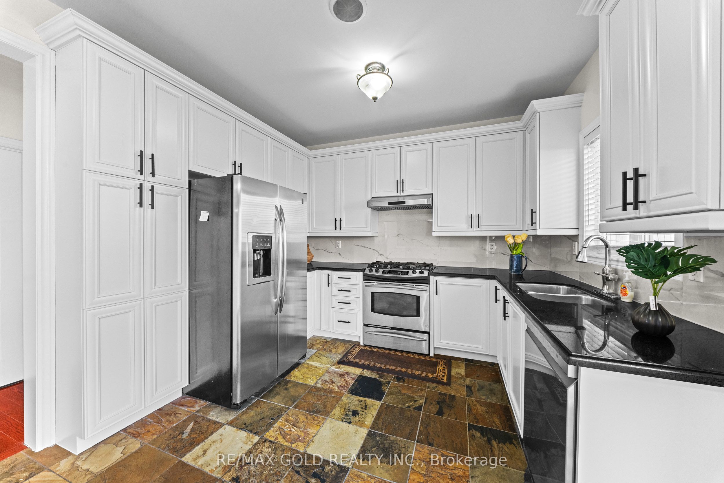11 Maple Valley Street Property Photo 8