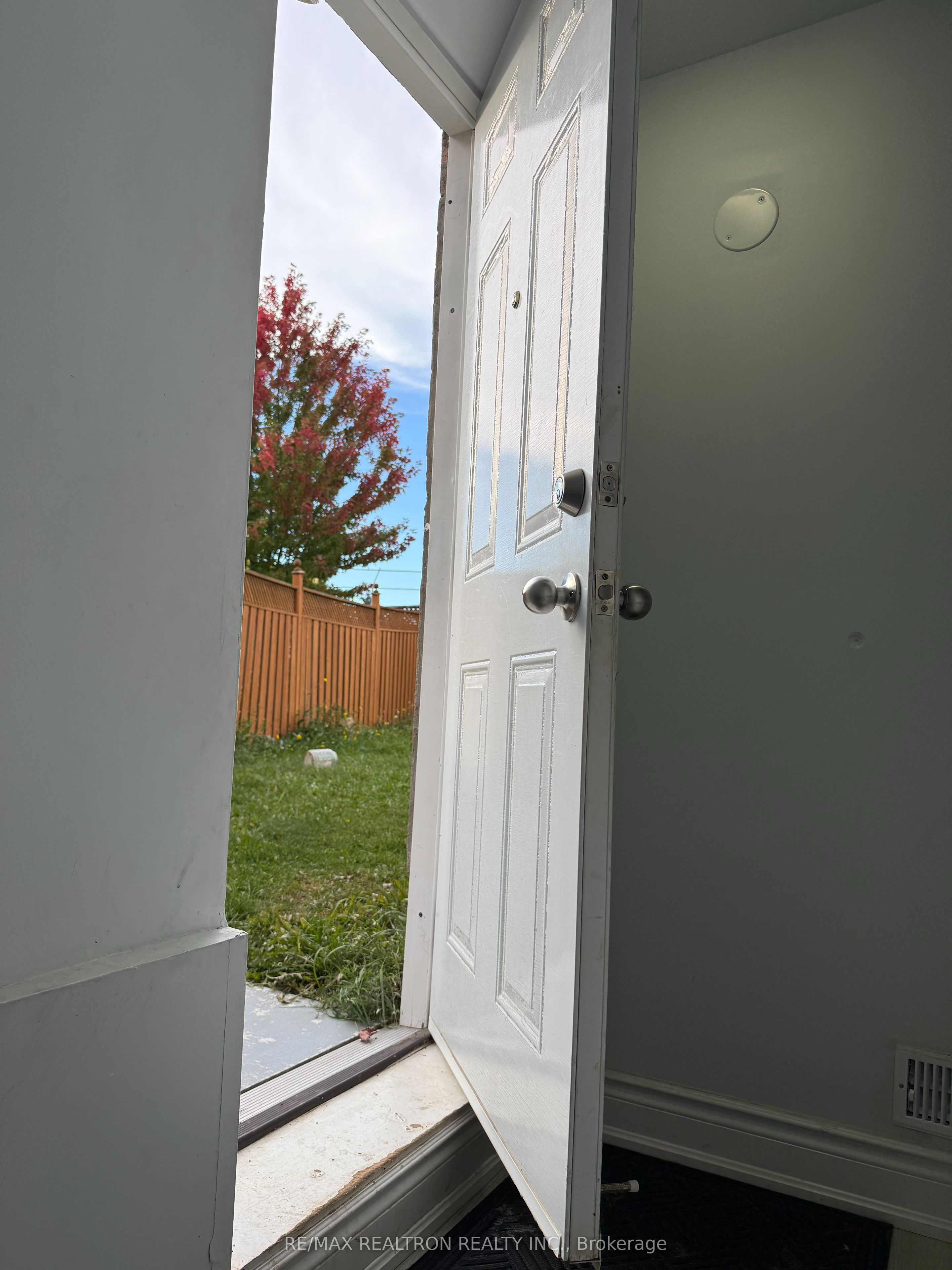5793 Tayside Crescent Basement Property Photo 1