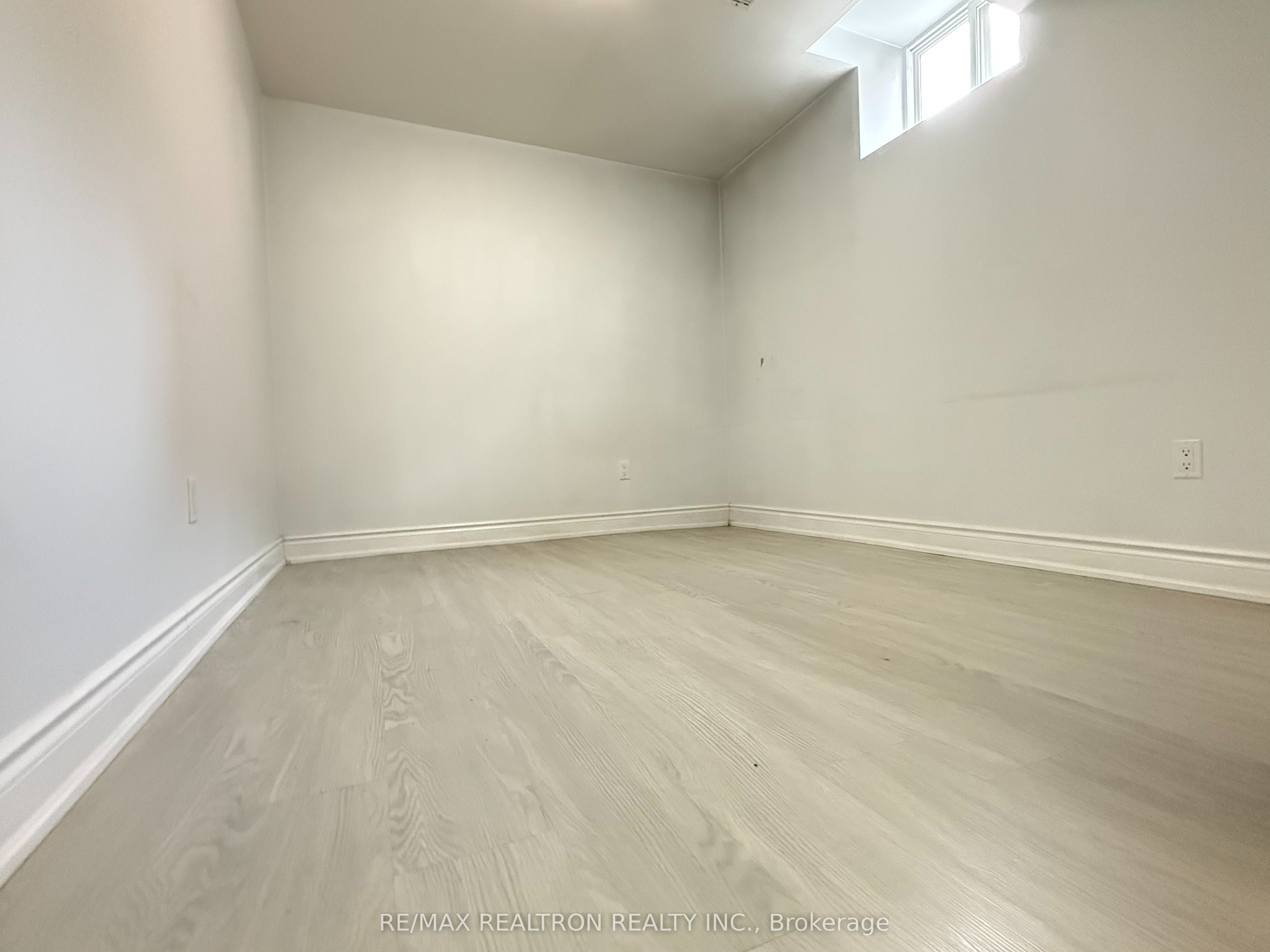 5793 Tayside Crescent Basement Property Photo 5