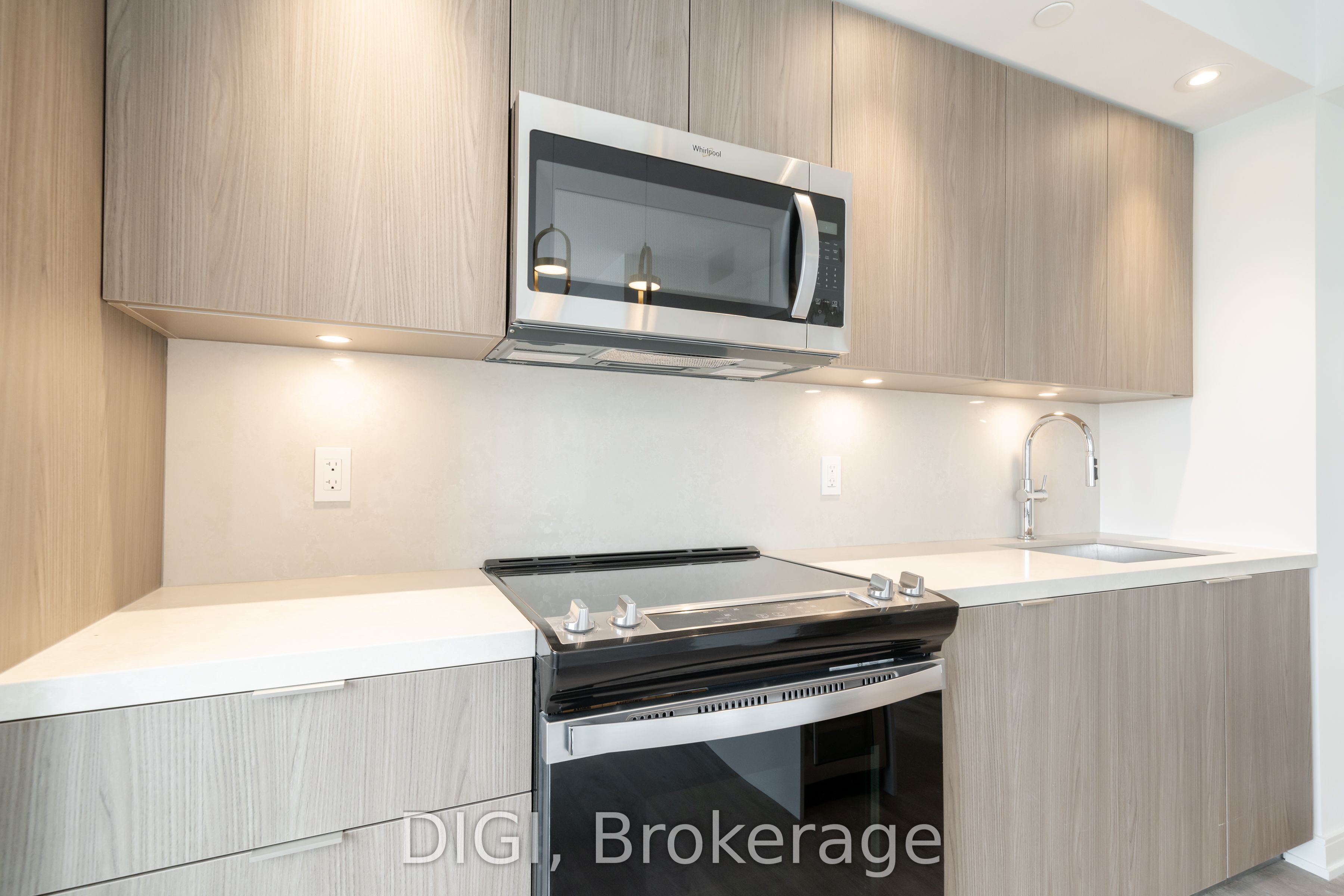 485 Perth Avenue W214 Property Photo 7