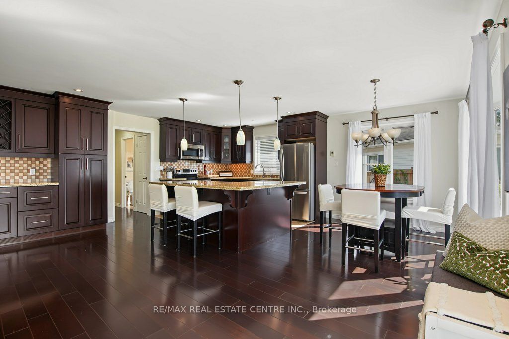 806 Hudson Court Property Photo 6