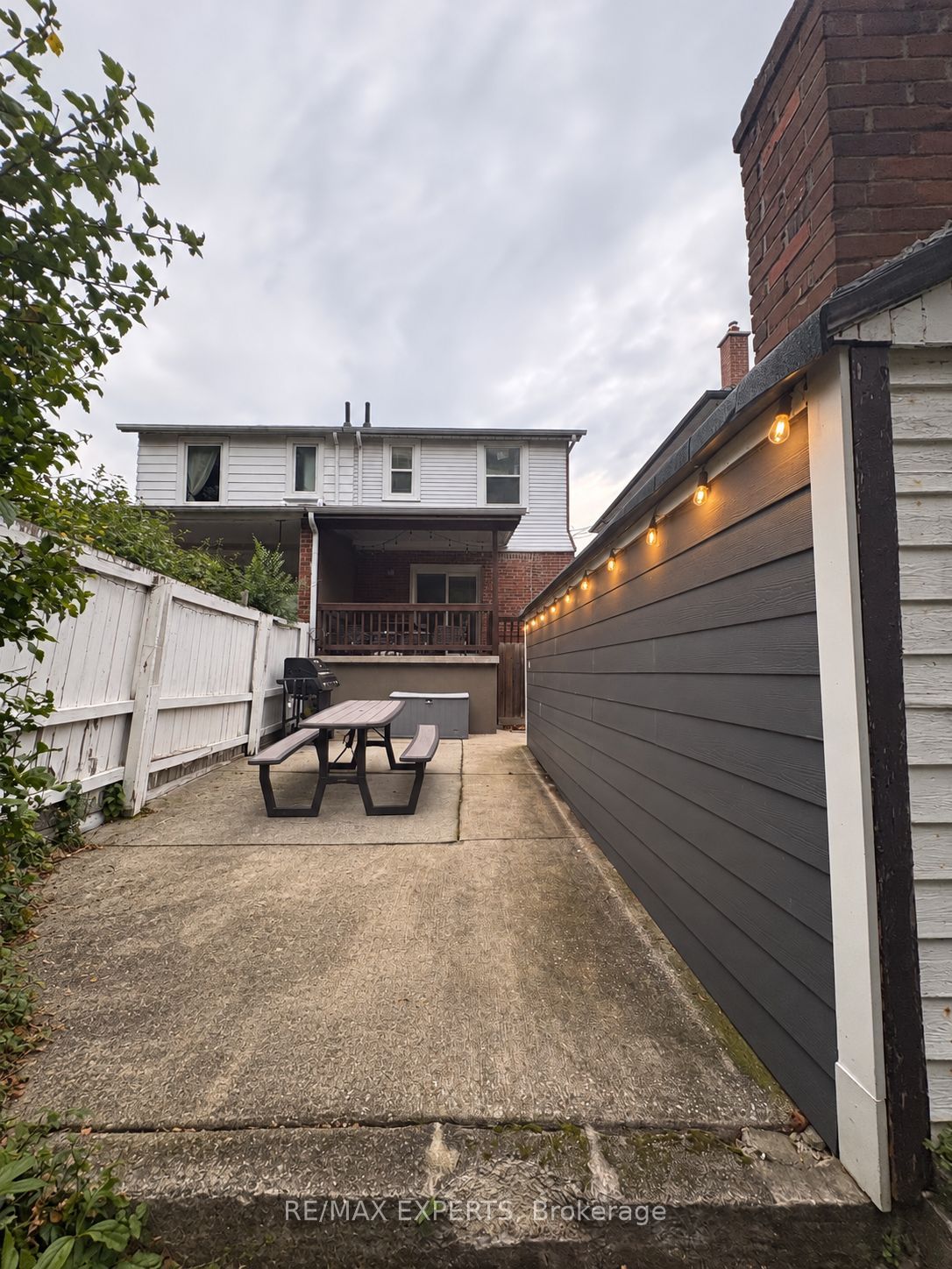 26 Grandville Avenue Property Photo 12