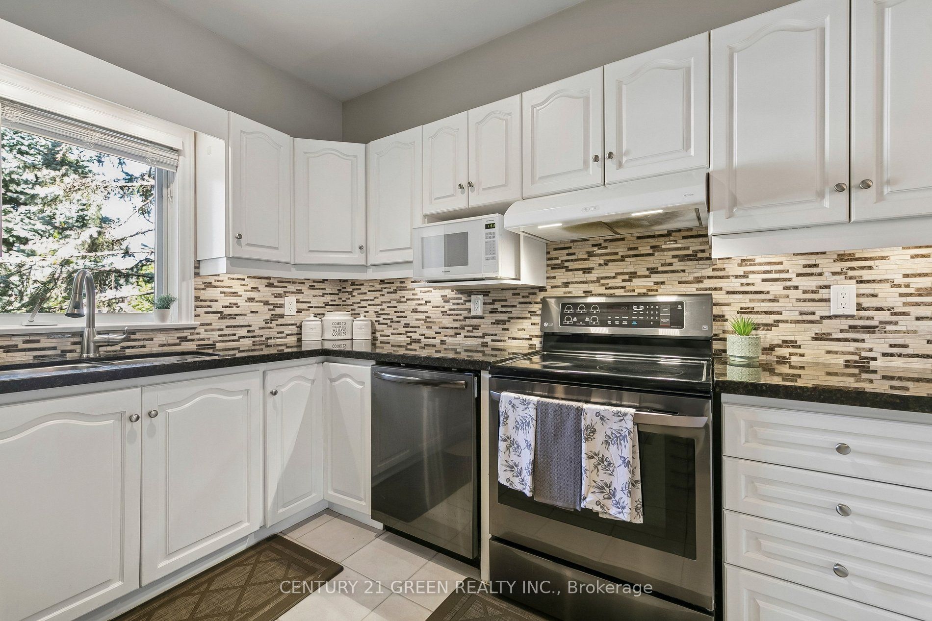 2024 Grovetree Lane Property Photo 16