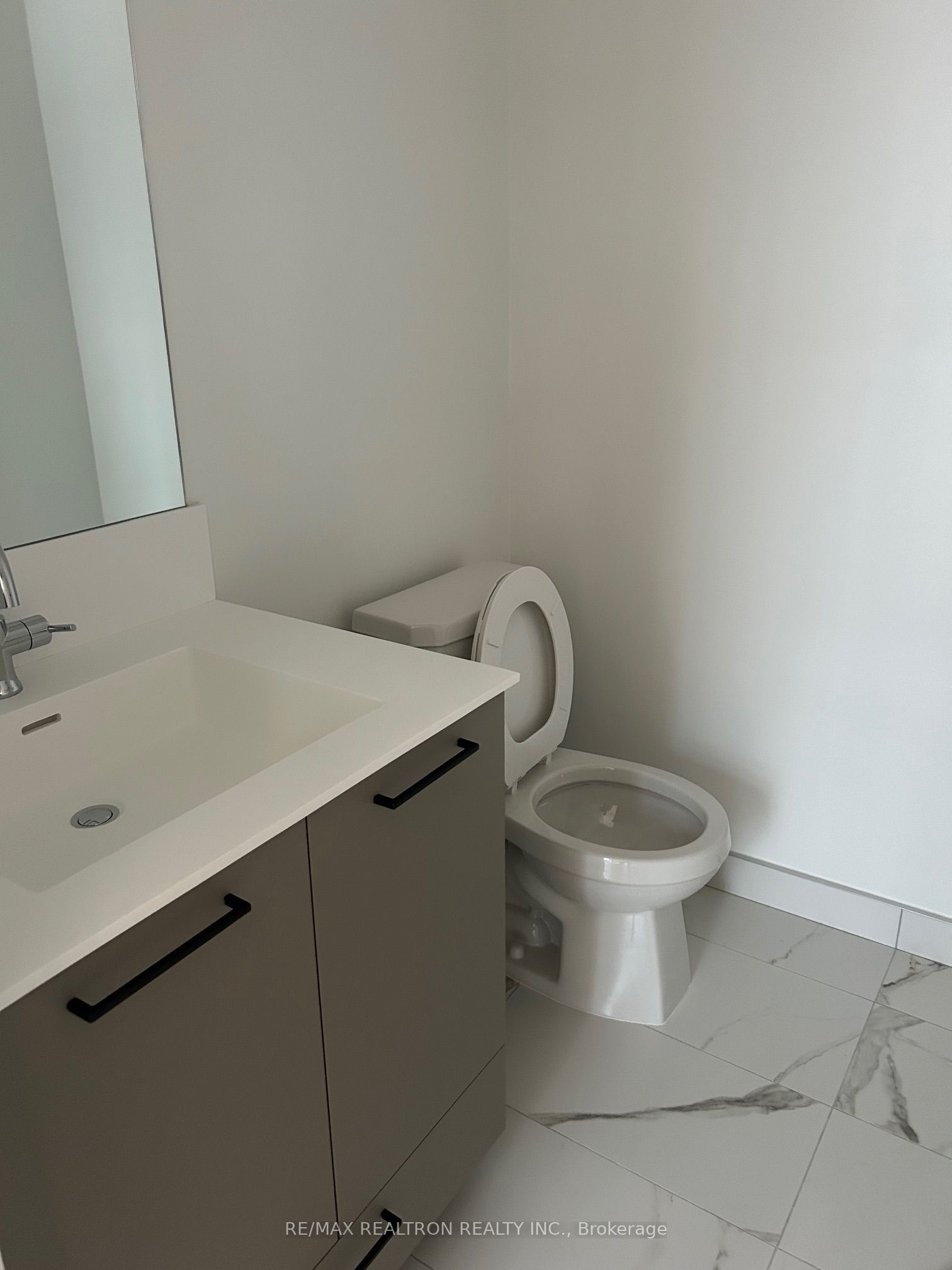 20 Lagerfeld Drive 15 Property Photo 6