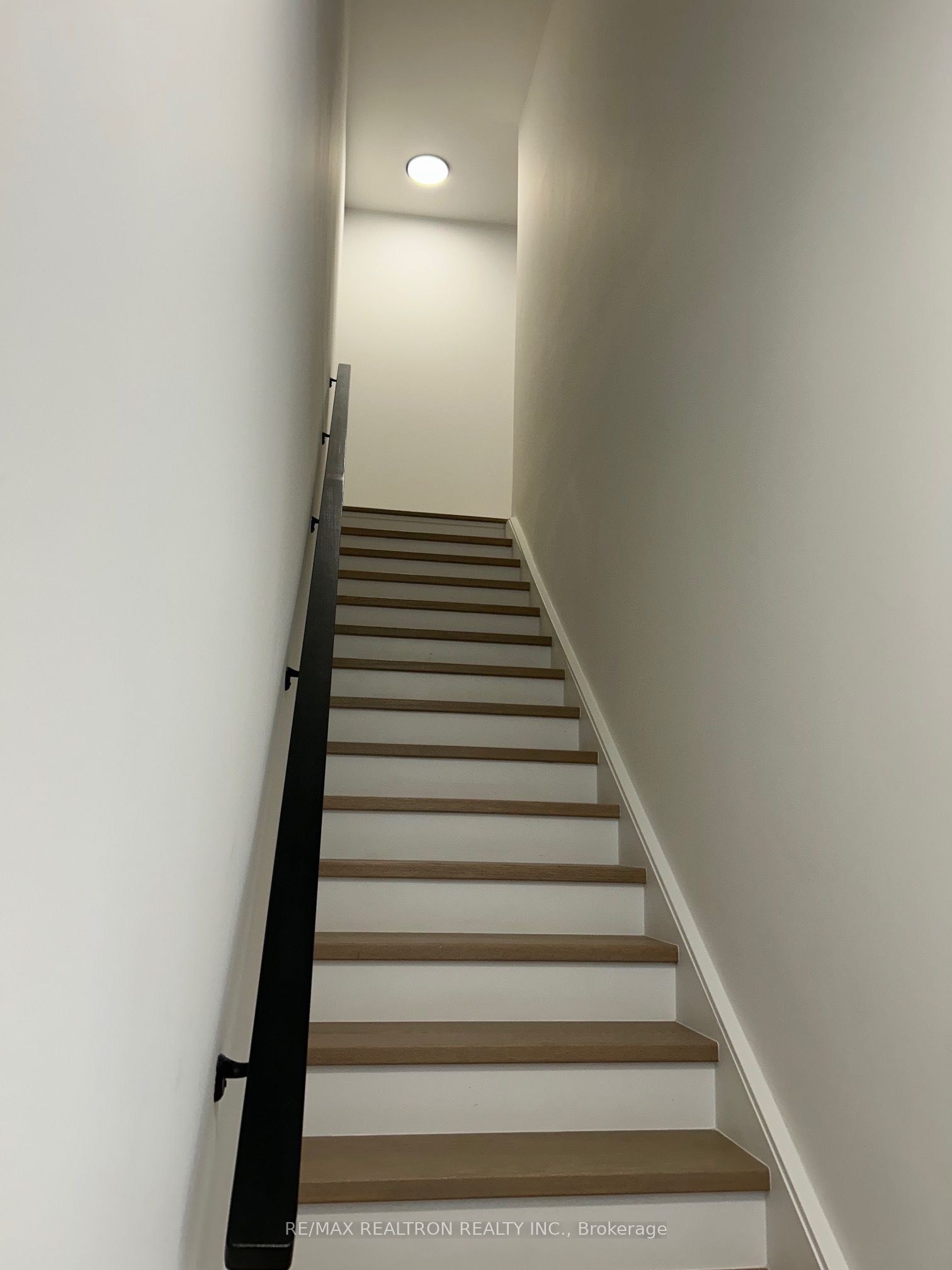20 Lagerfeld Drive 15 Property Photo 10