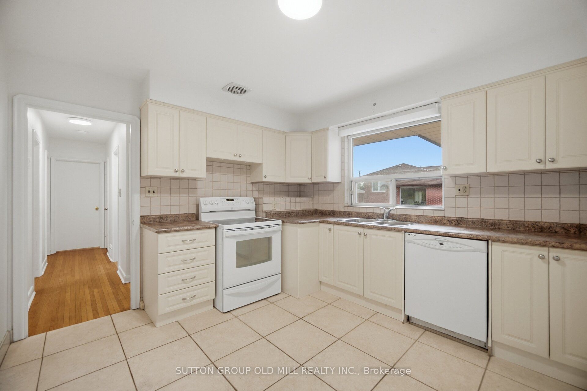55 Sun Row Drive Property Photo 13