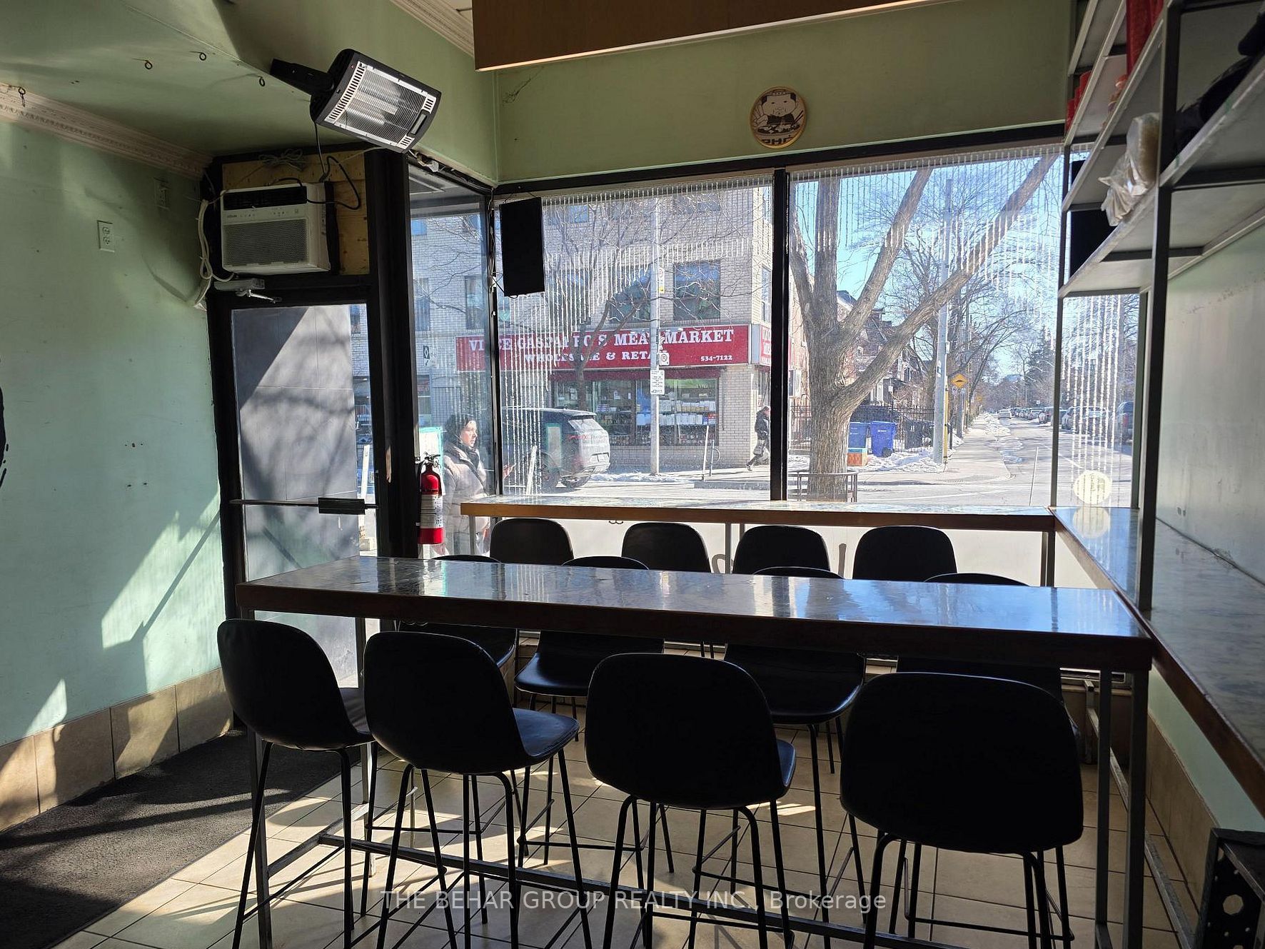 858 Bloor Street W Property Photo 4