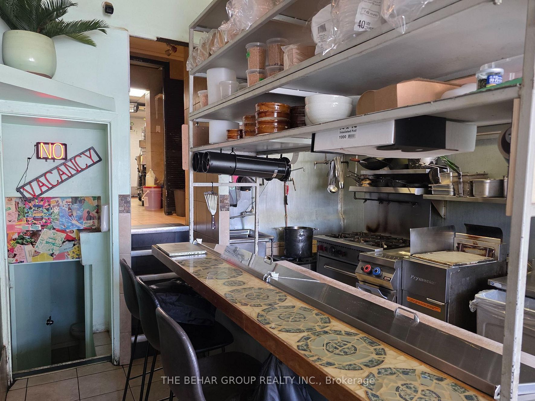 858 Bloor Street W Property Photo 8