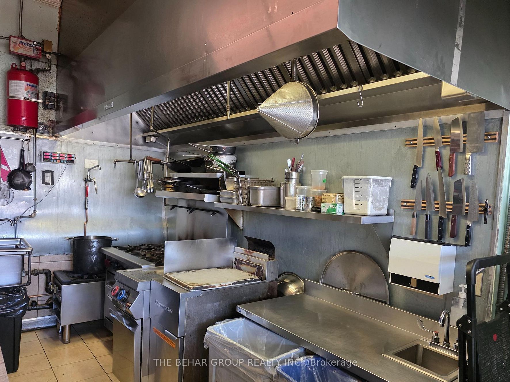 858 Bloor Street W Property Photo 10