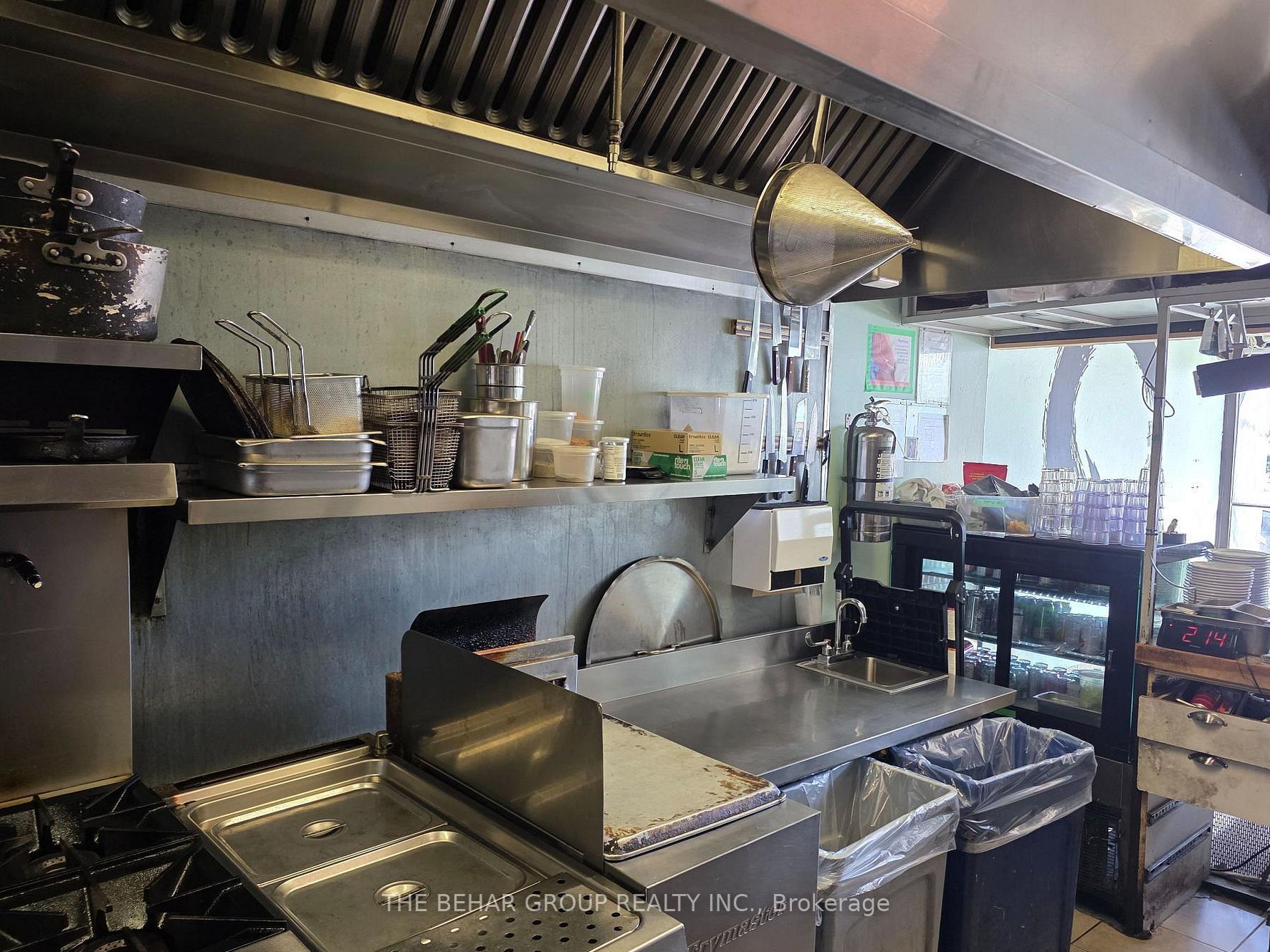 858 Bloor Street W Property Photo 11