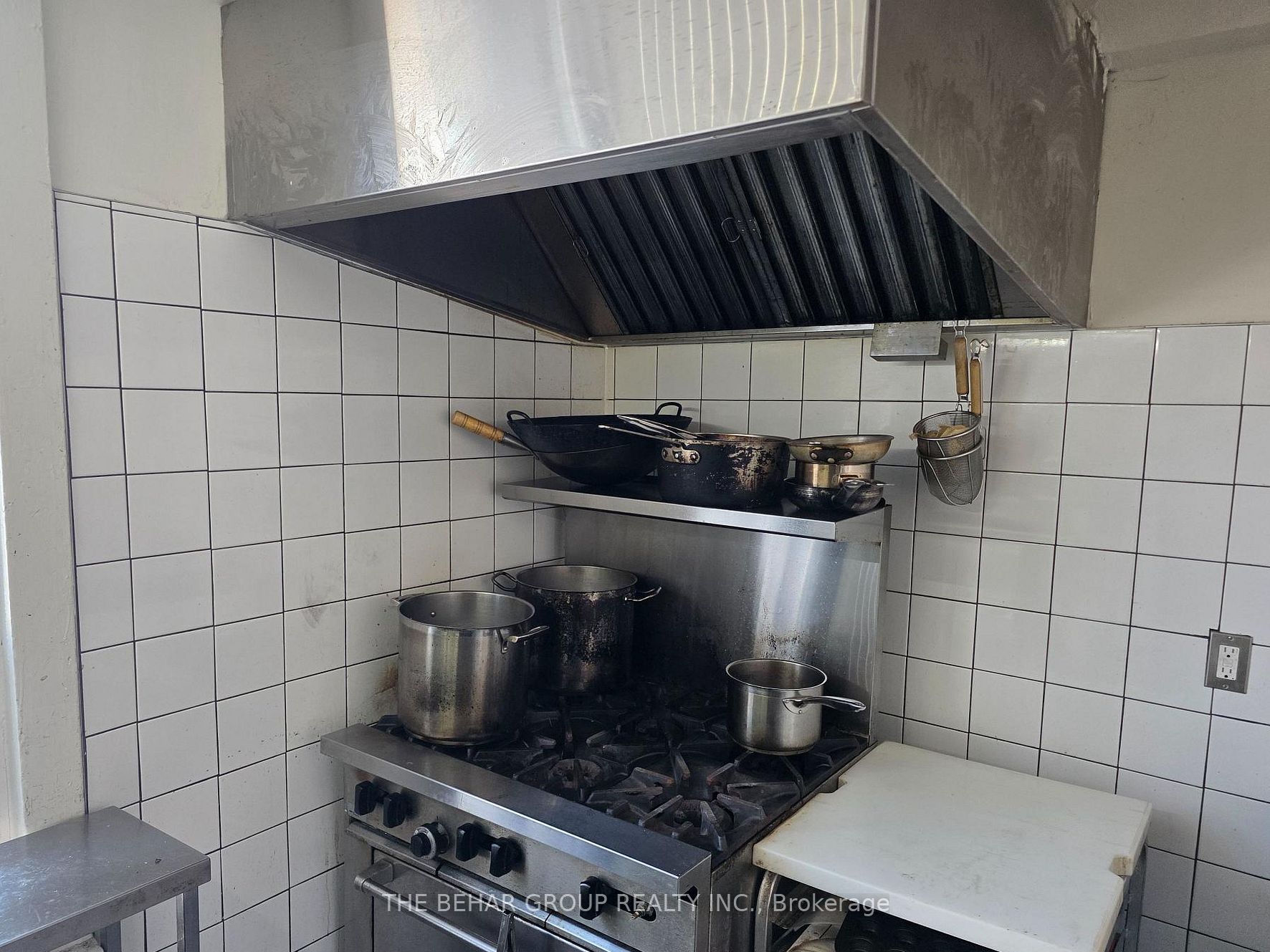 858 Bloor Street W Property Photo 14