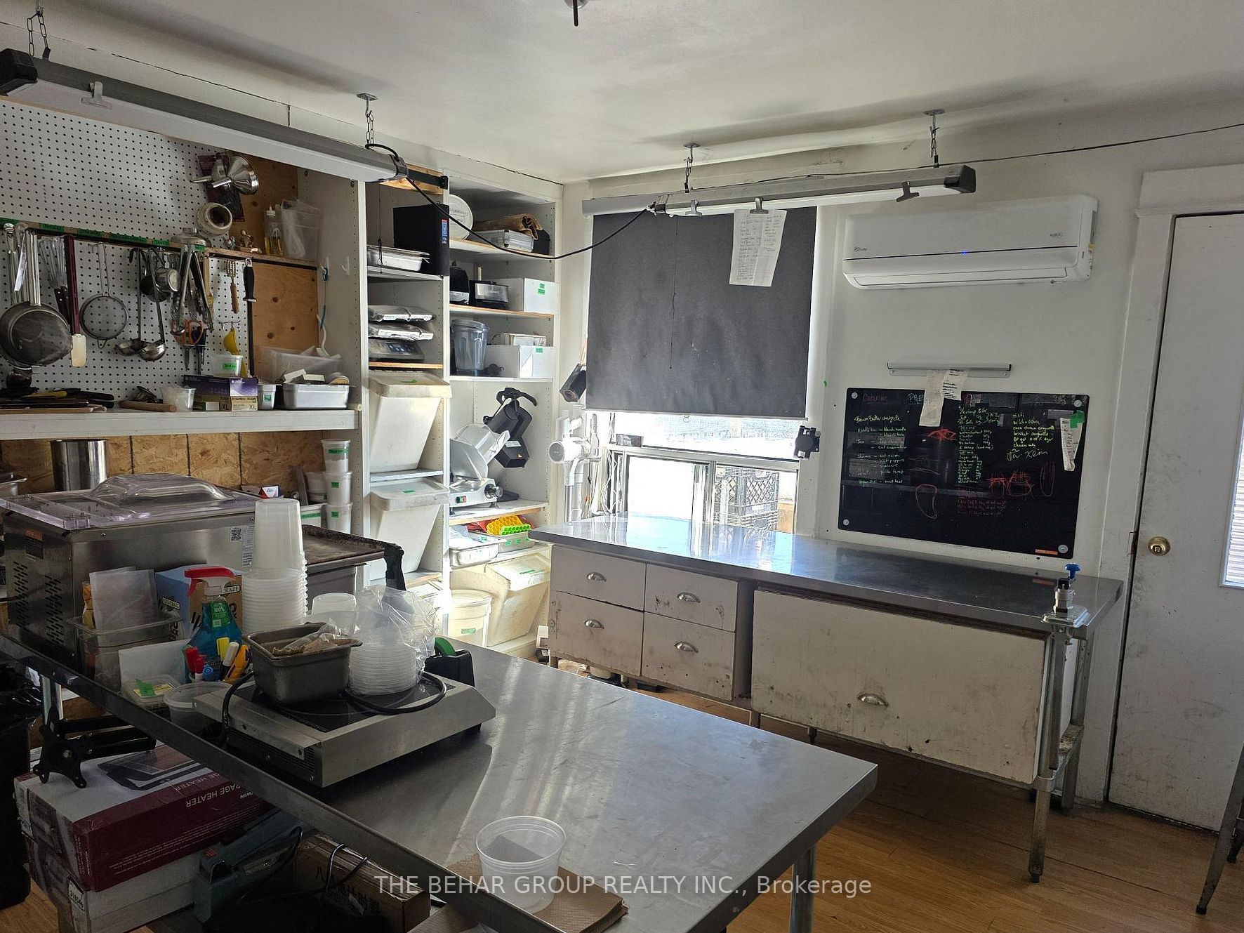 858 Bloor Street W Property Photo 16