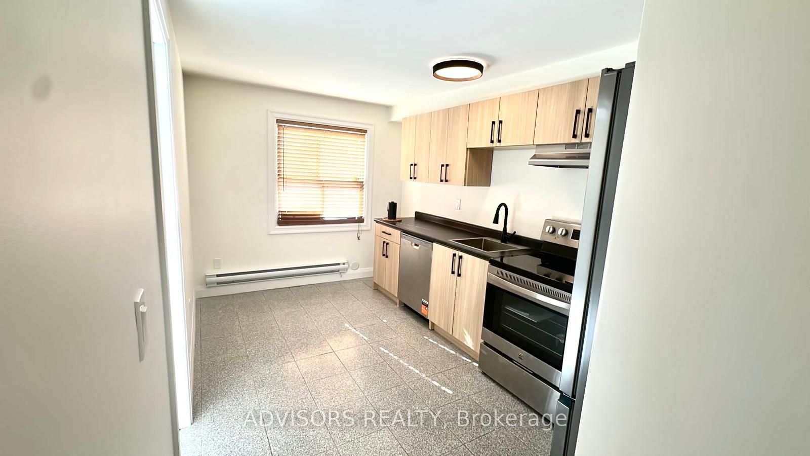 3717 Lakeshore Boulevard W 4 Property Photo 7