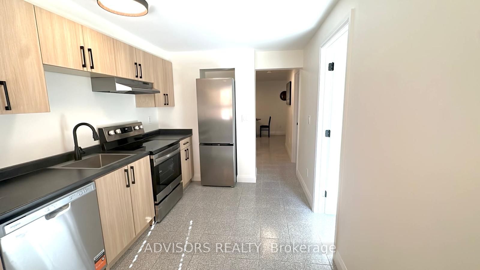 3717 Lakeshore Boulevard W 4 Property Photo 8