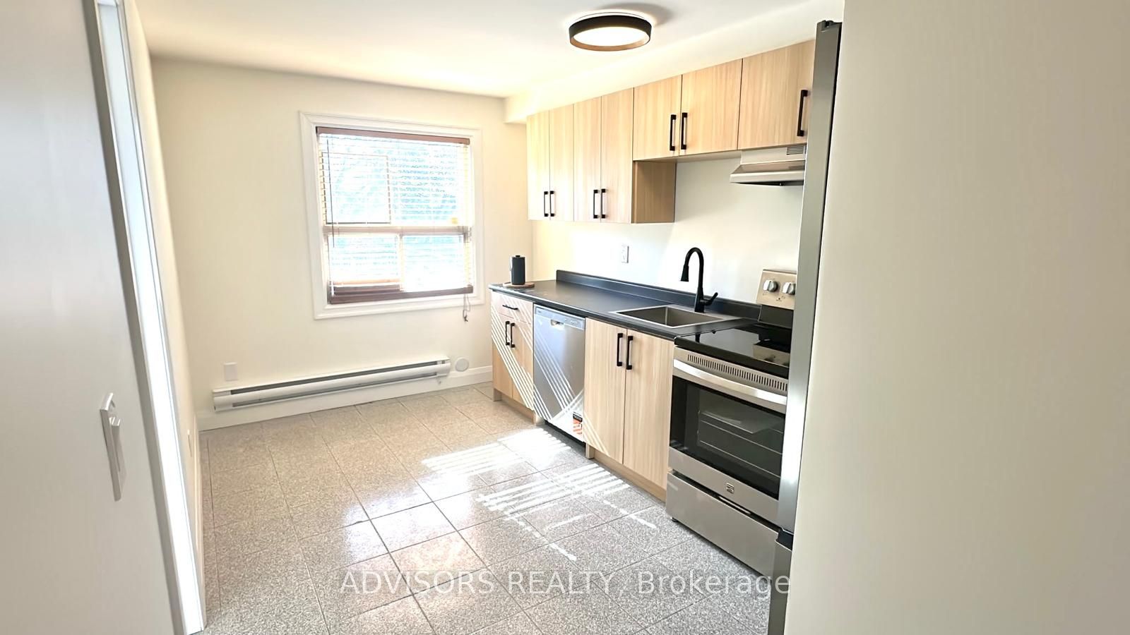 3717 Lakeshore Boulevard W 4 Property Photo 9