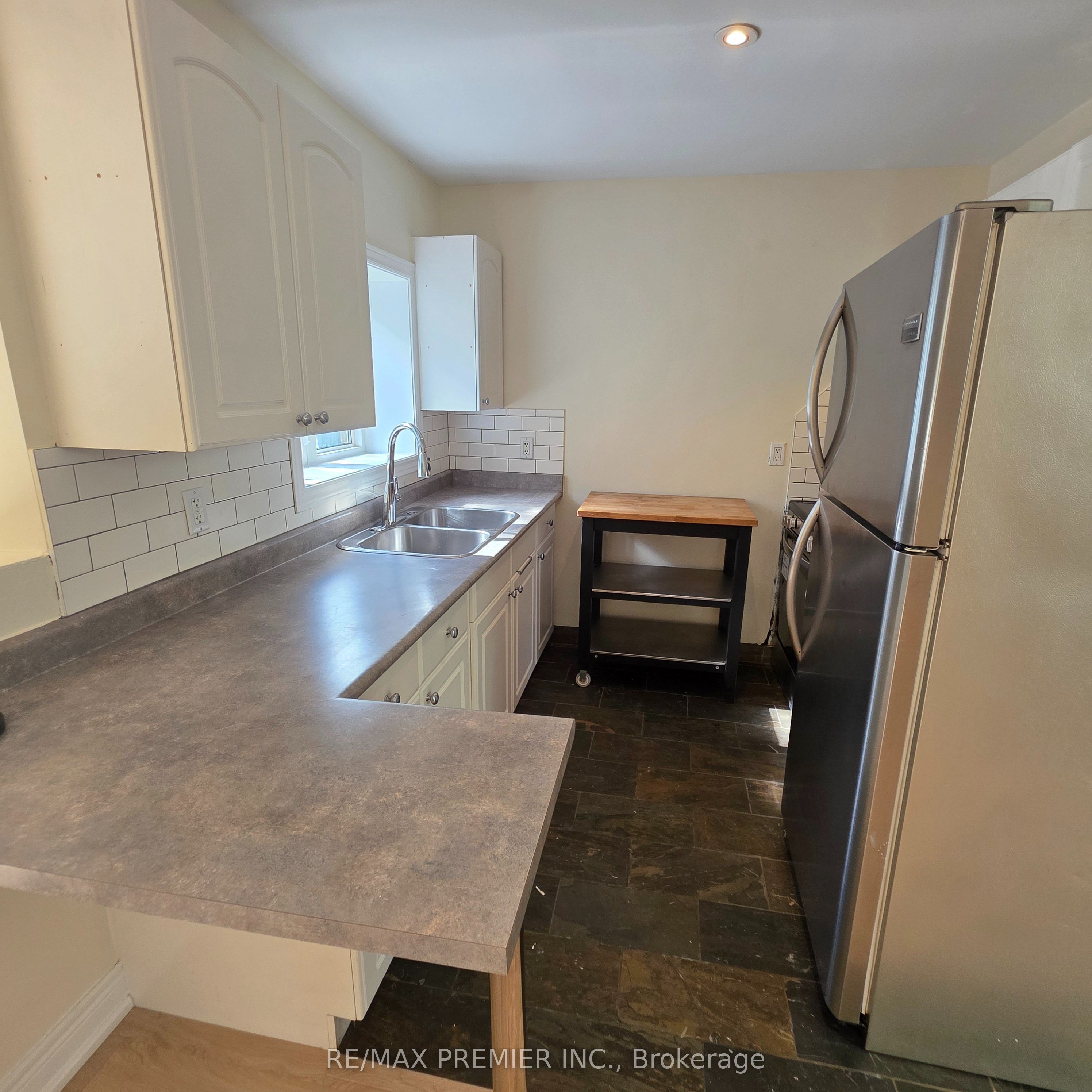 1487 King Street W 103 - Upper Property Photo 6