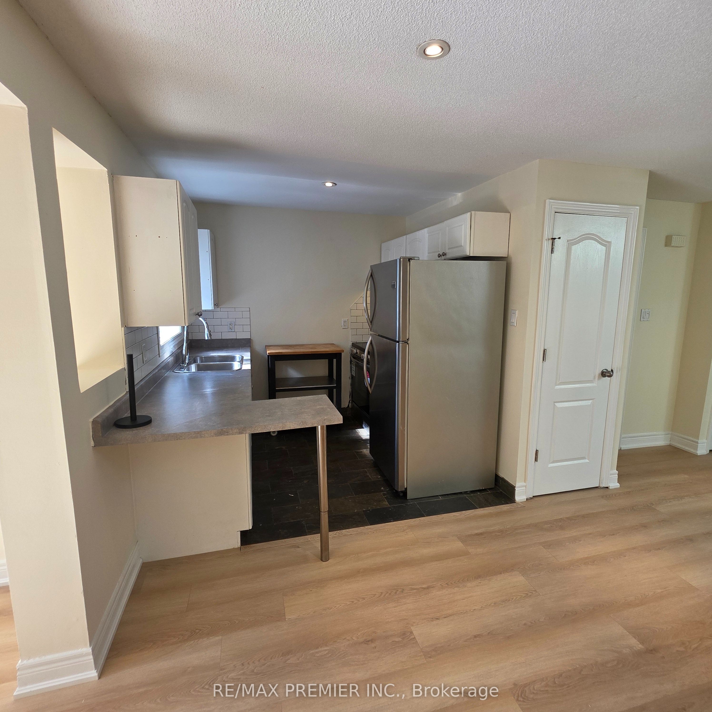 1487 King Street W 103 - Upper Property Photo 10