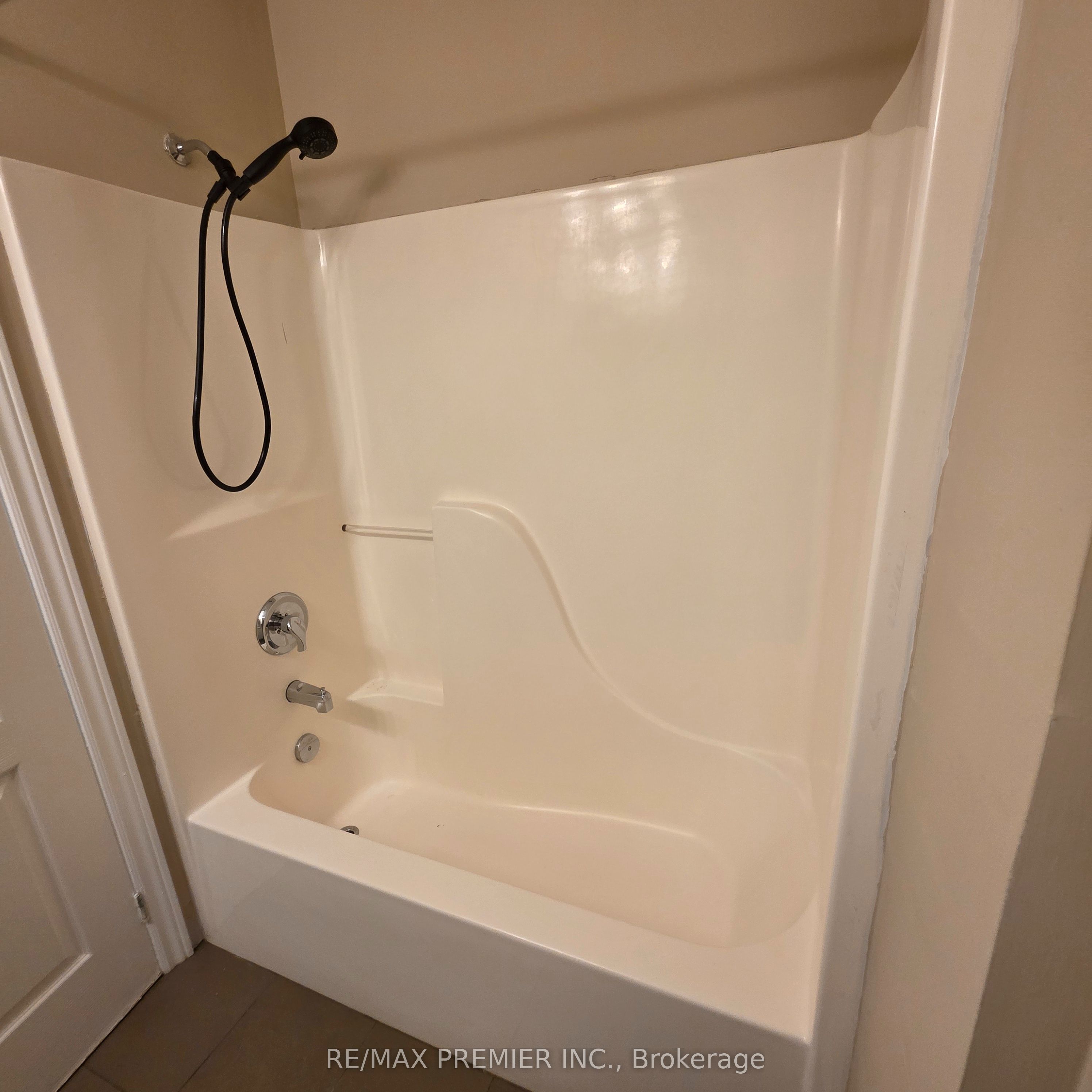 1487 King Street W 103 - Upper Property Photo 22