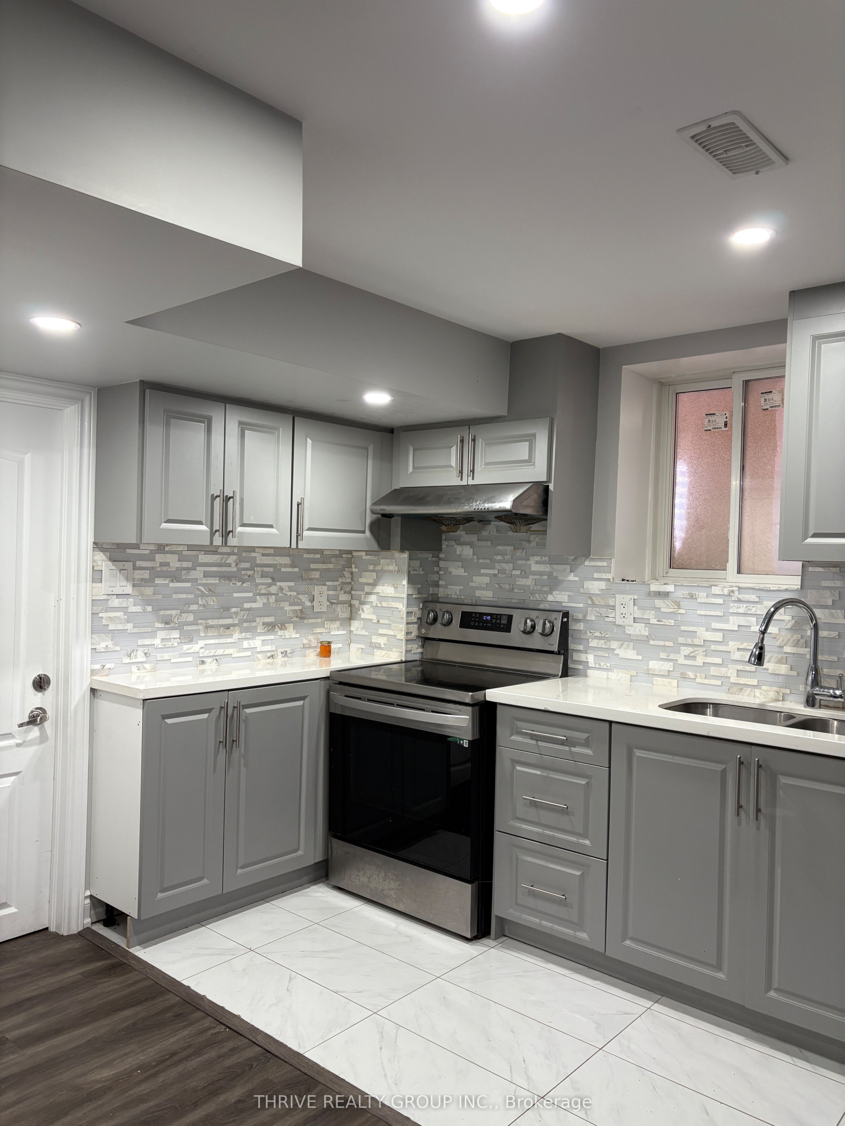 1215 Clifford Point Property Photo 2