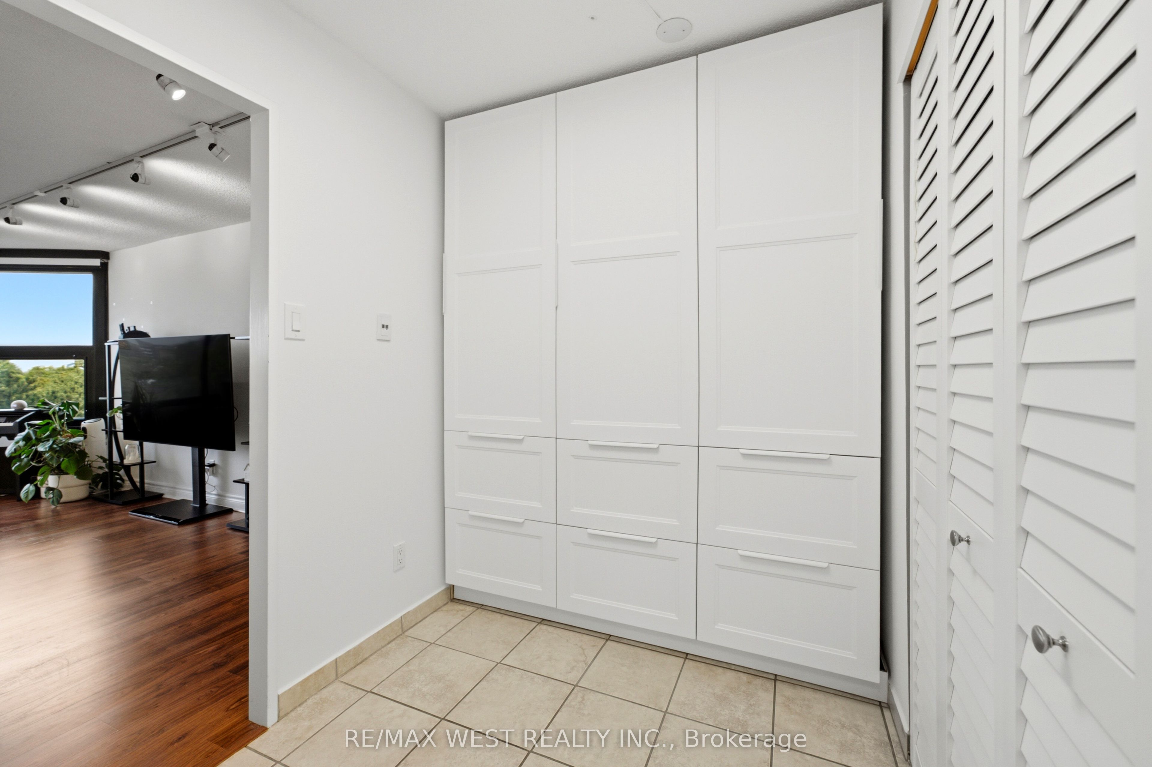 1300 Bloor Street 504 Property Photo 9