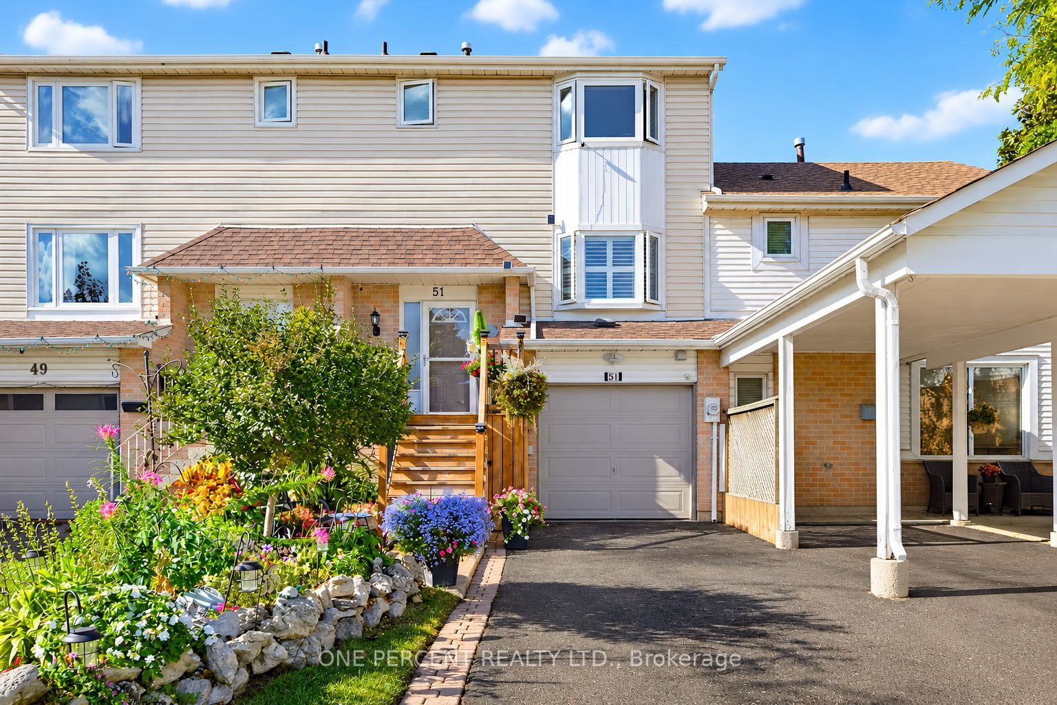 51 Courtleigh Square Property Photo 1