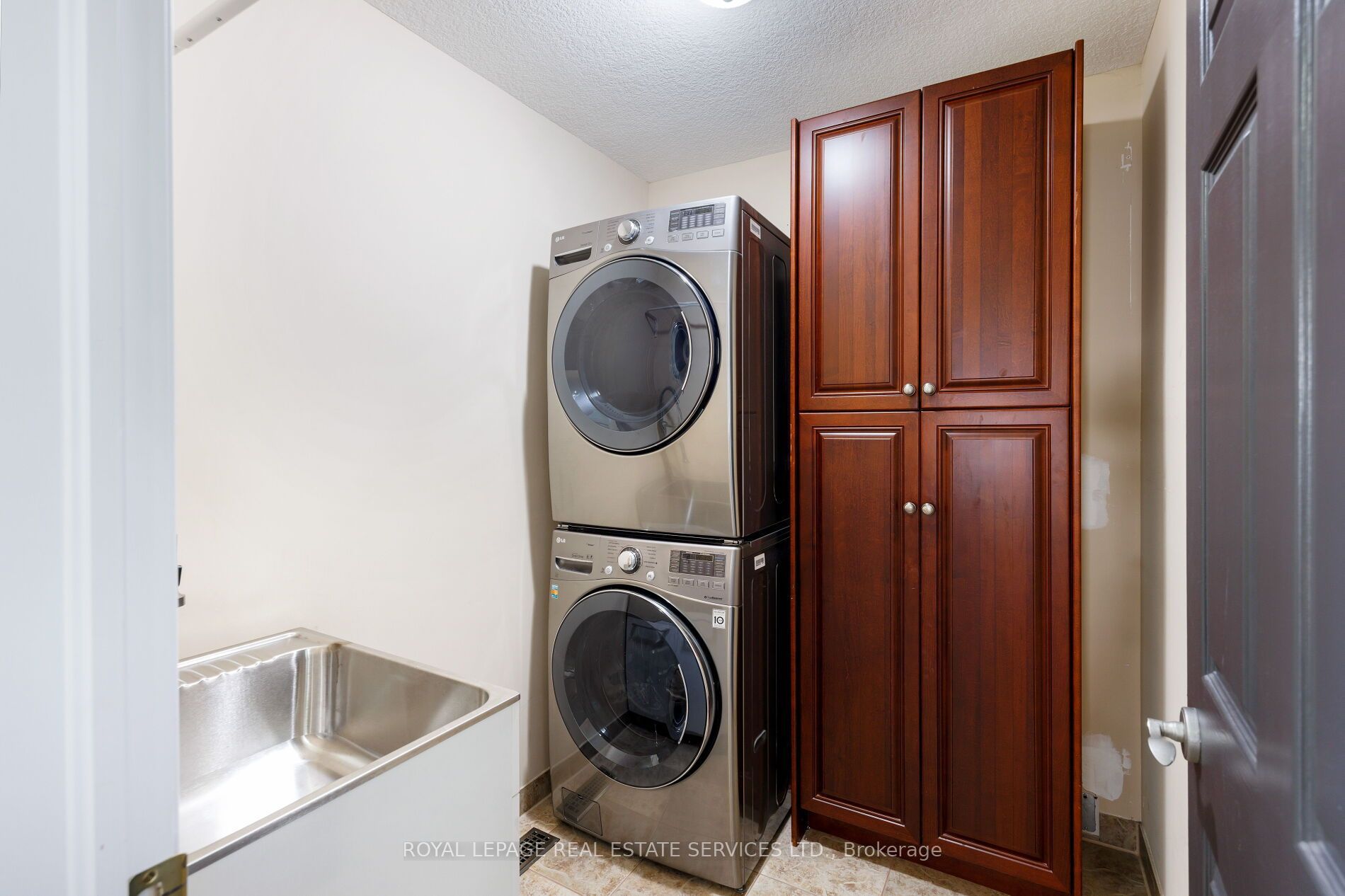 2619 North Ridge Trail Property Photo 17
