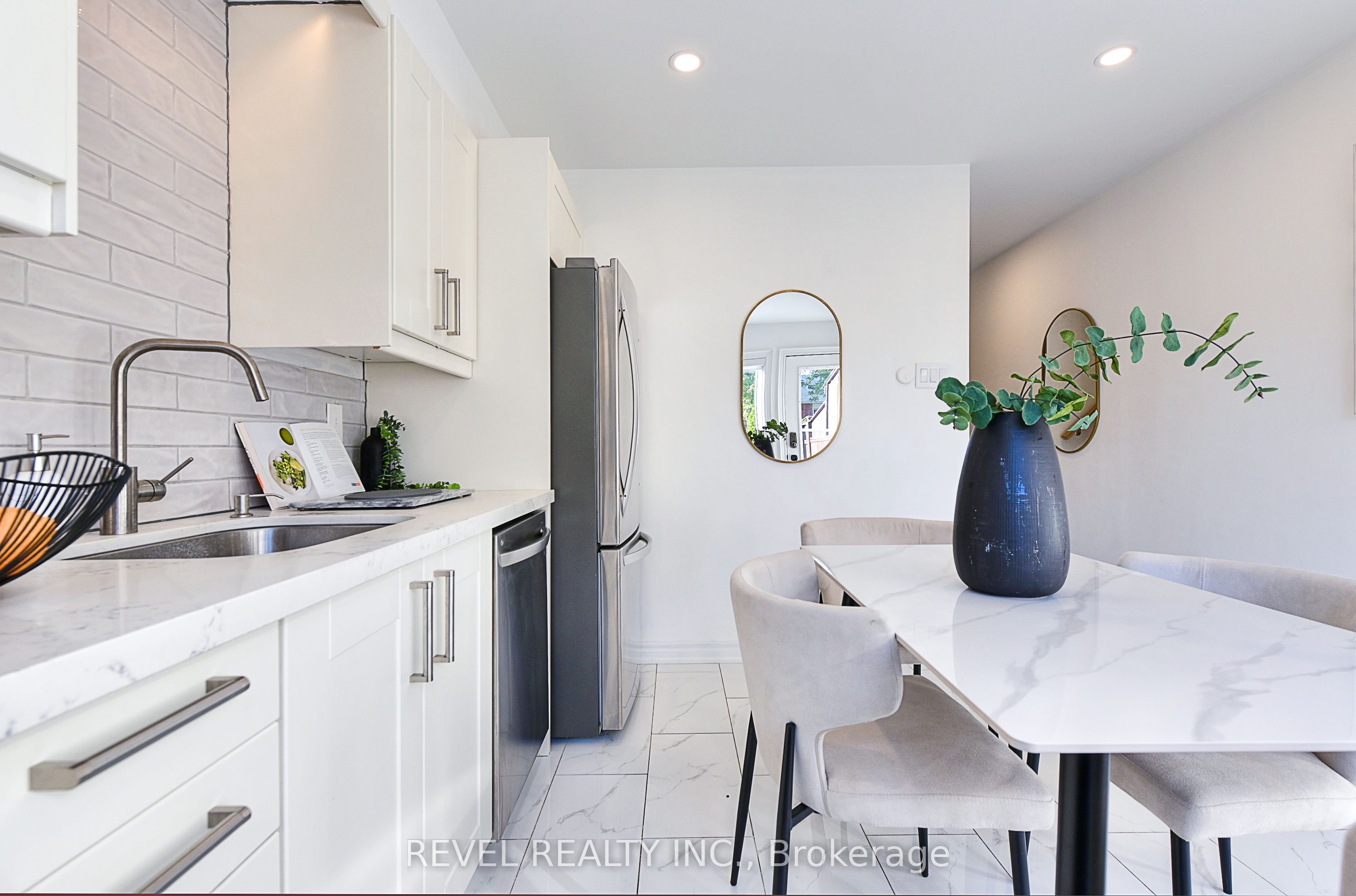 399 Perth Avenue Property Photo 7