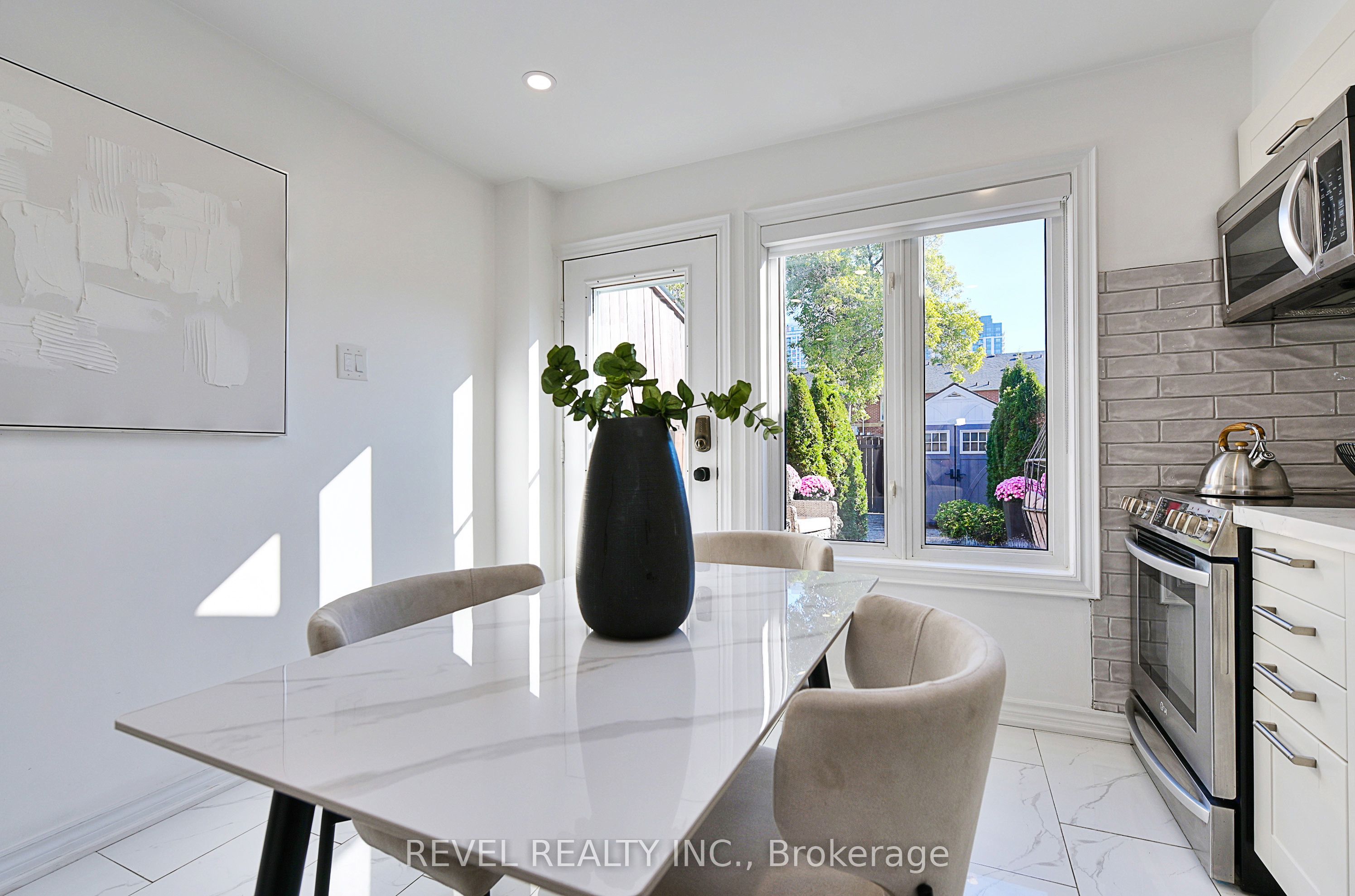 399 Perth Avenue Property Photo 8