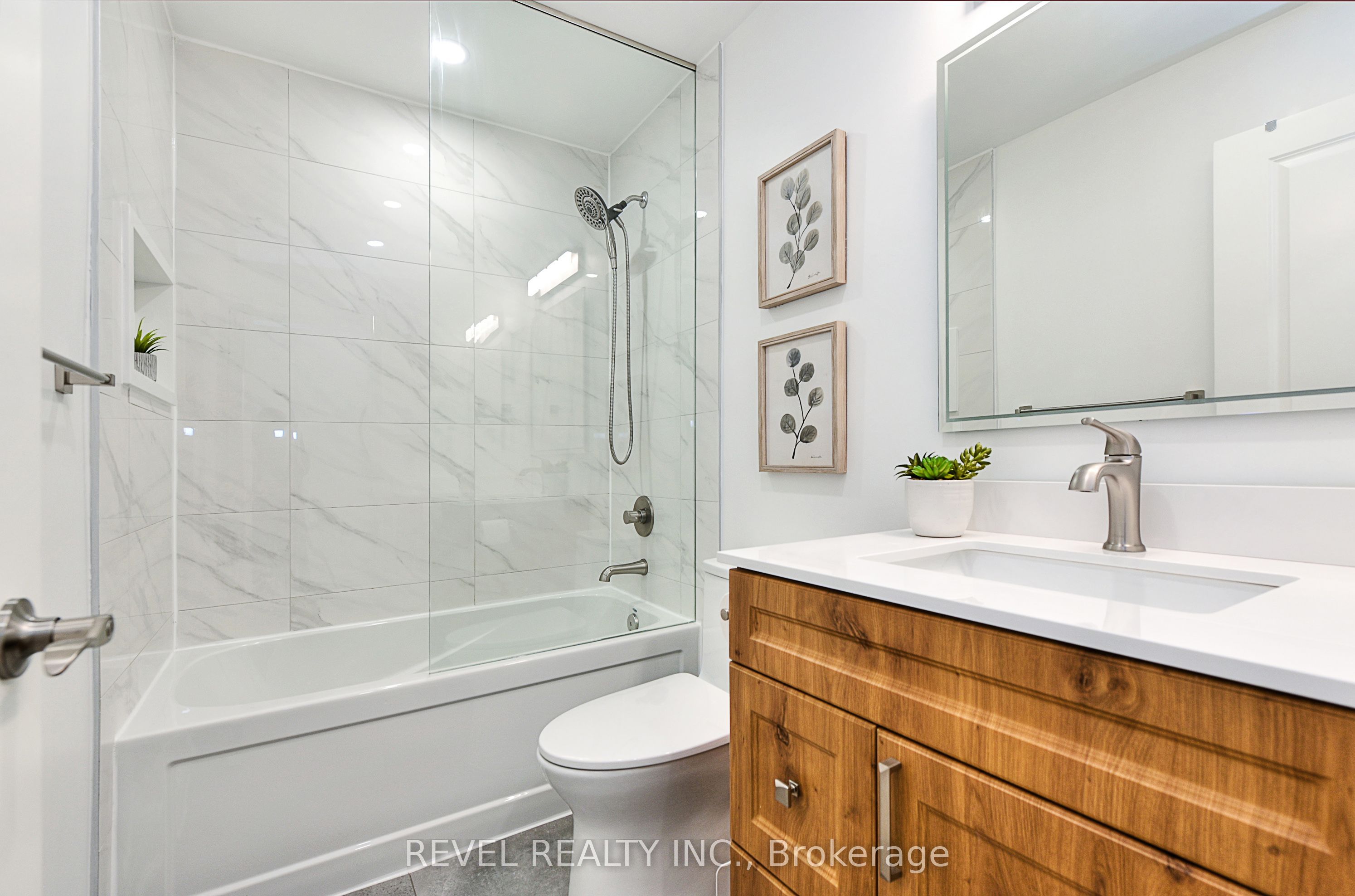 399 Perth Avenue Property Photo 11