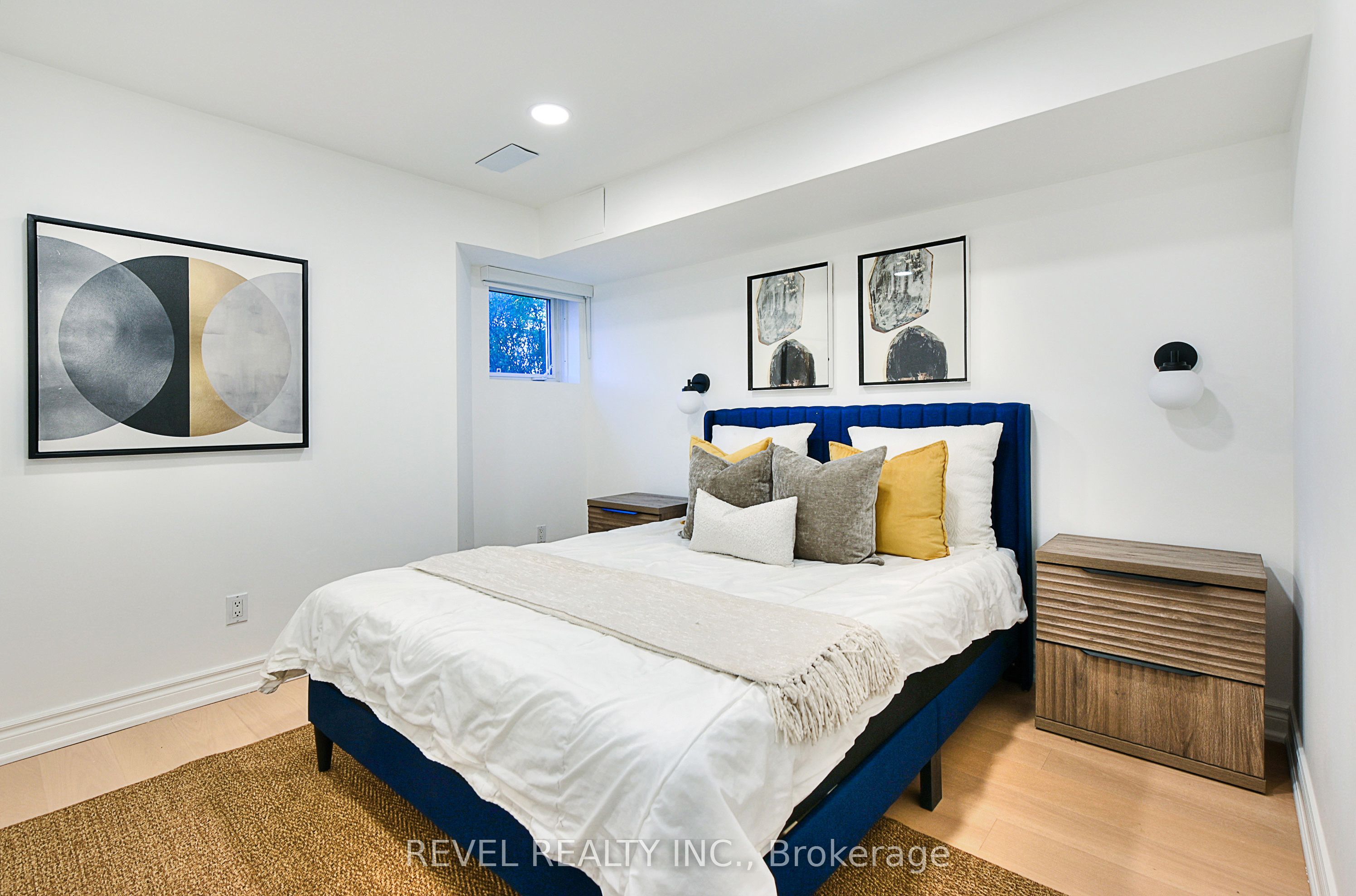 399 Perth Avenue Property Photo 16