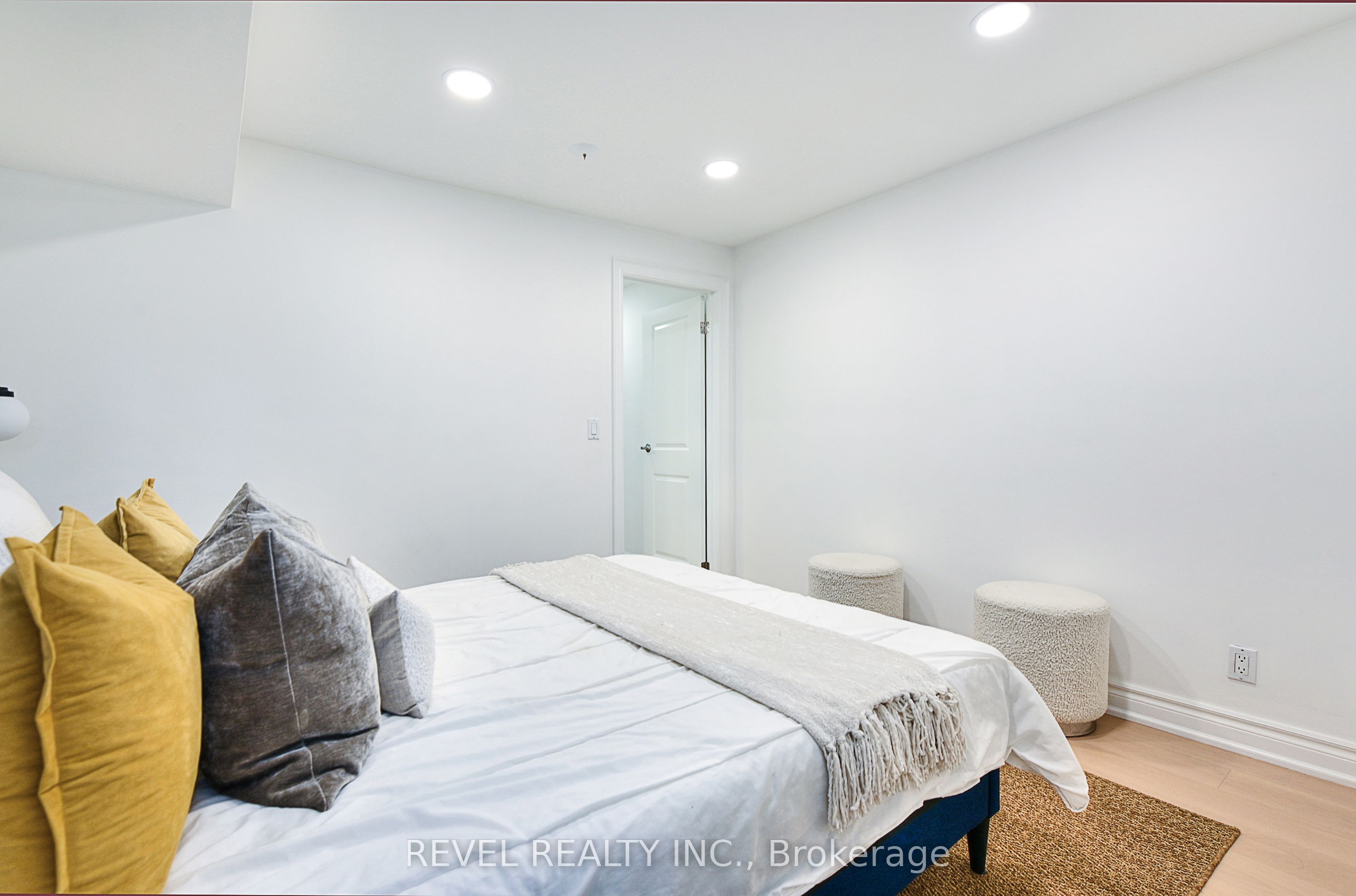 399 Perth Avenue Property Photo 17