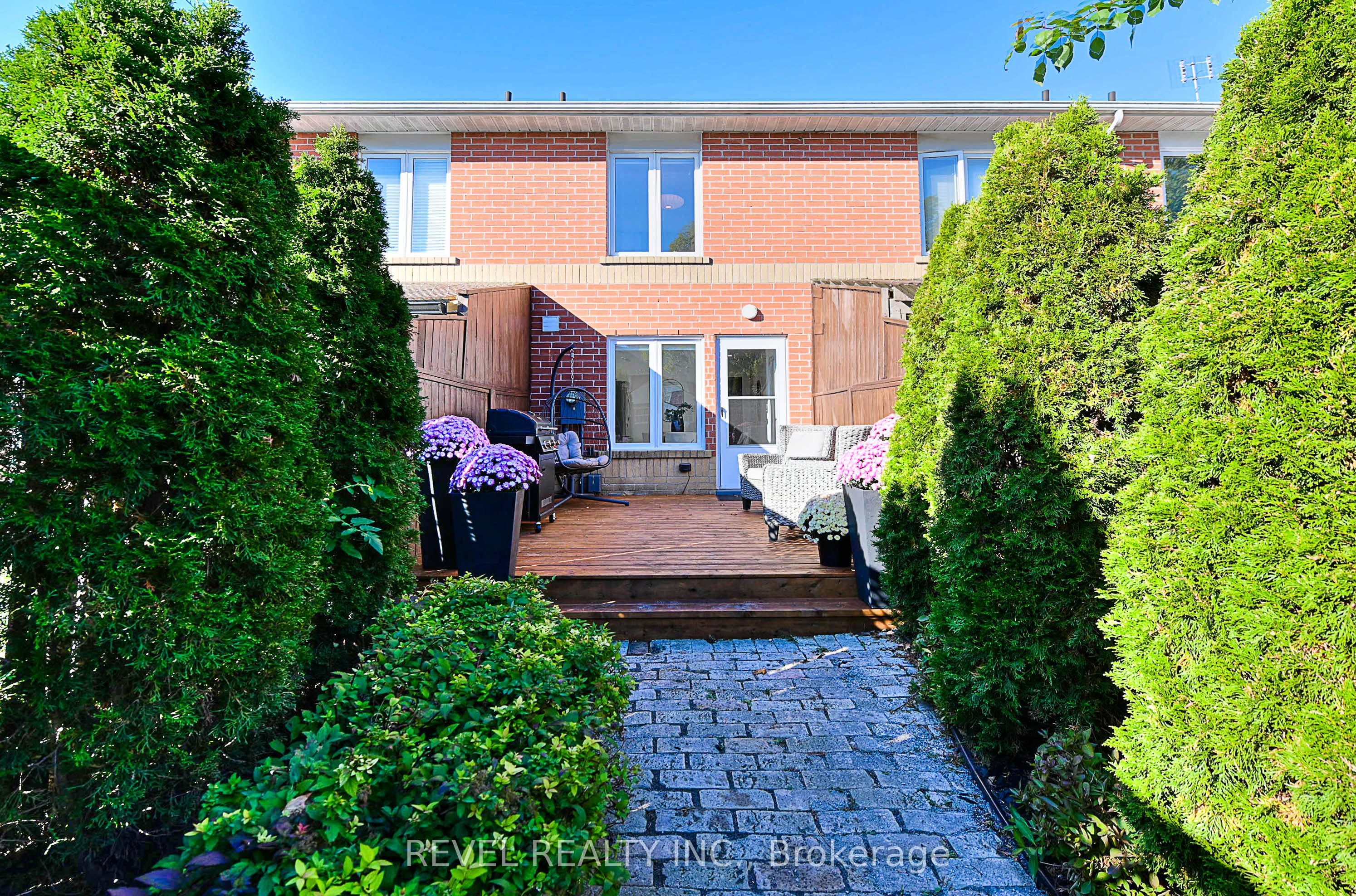 399 Perth Avenue Property Photo 21