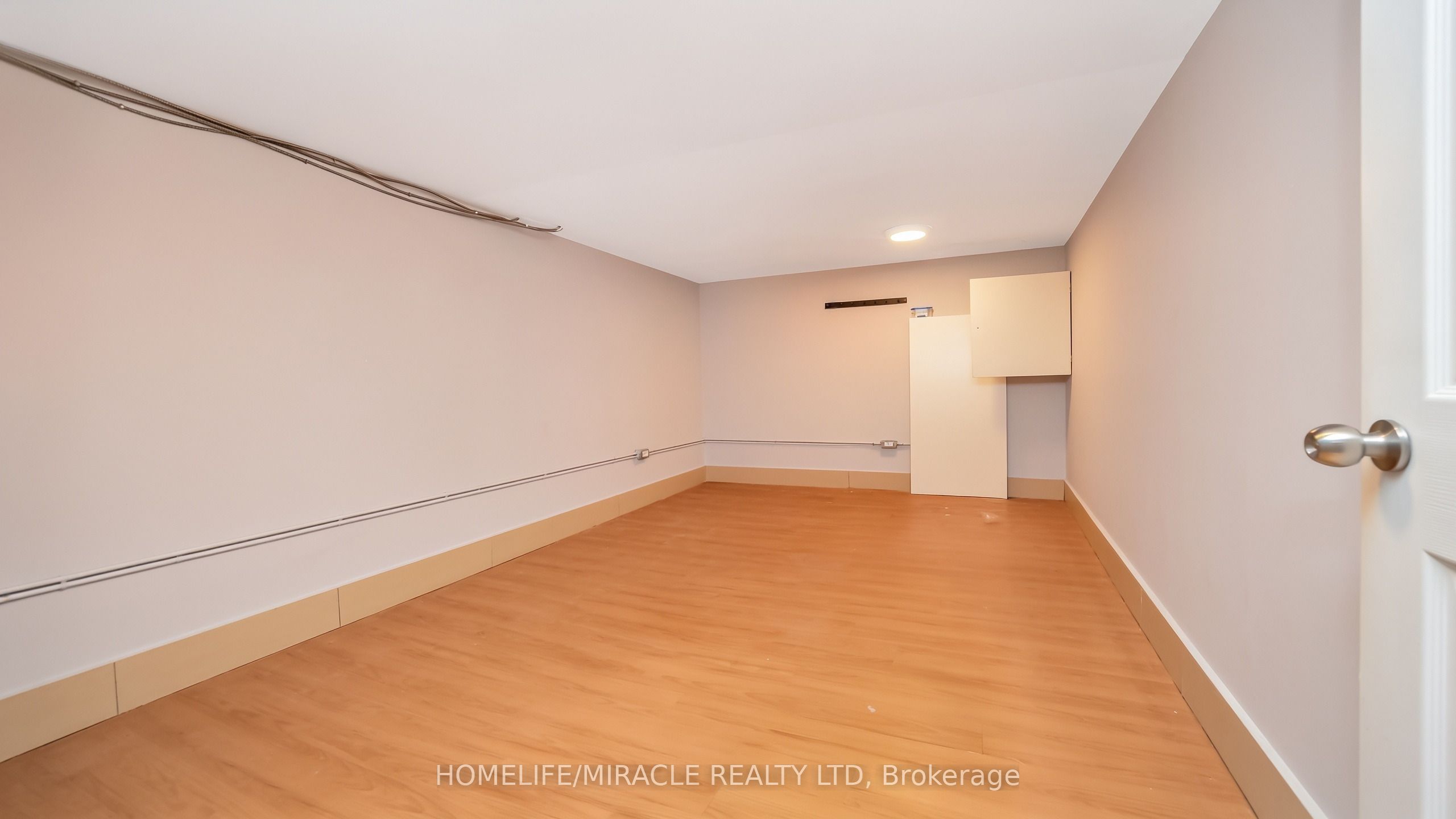 259 Lakeshore Road E Property Photo 32