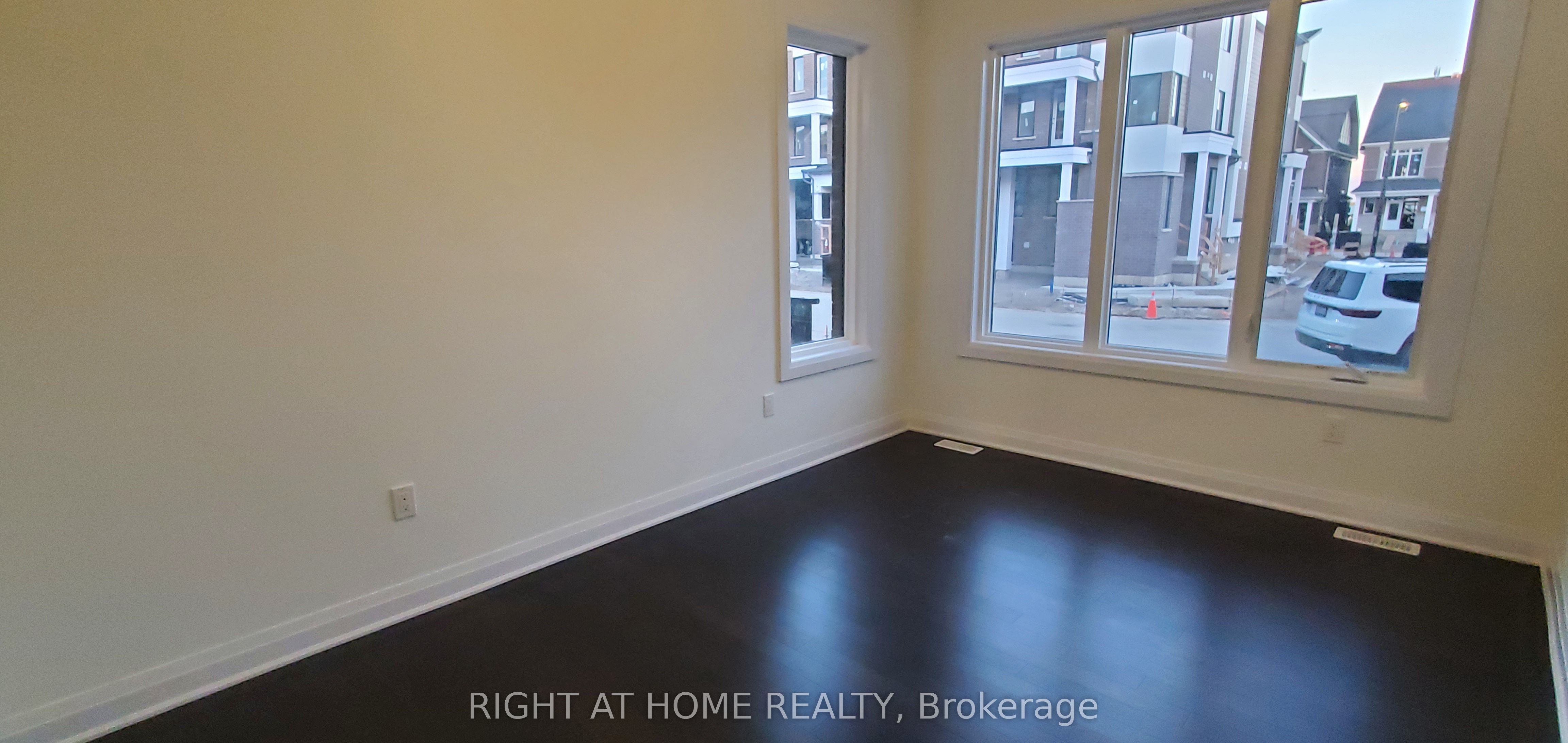 18 Kings Hill Drive Property Photo 3