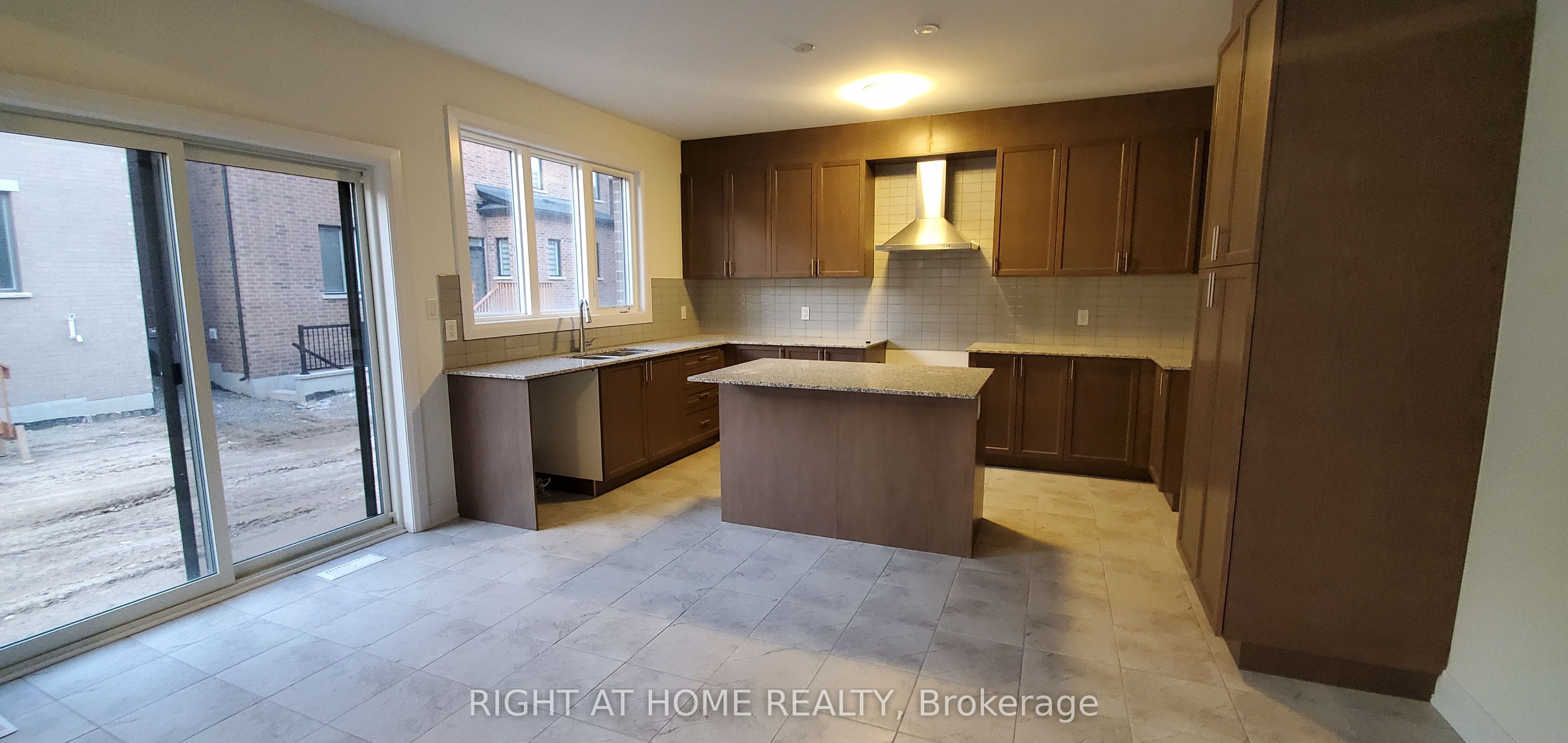 18 Kings Hill Drive Property Photo 4