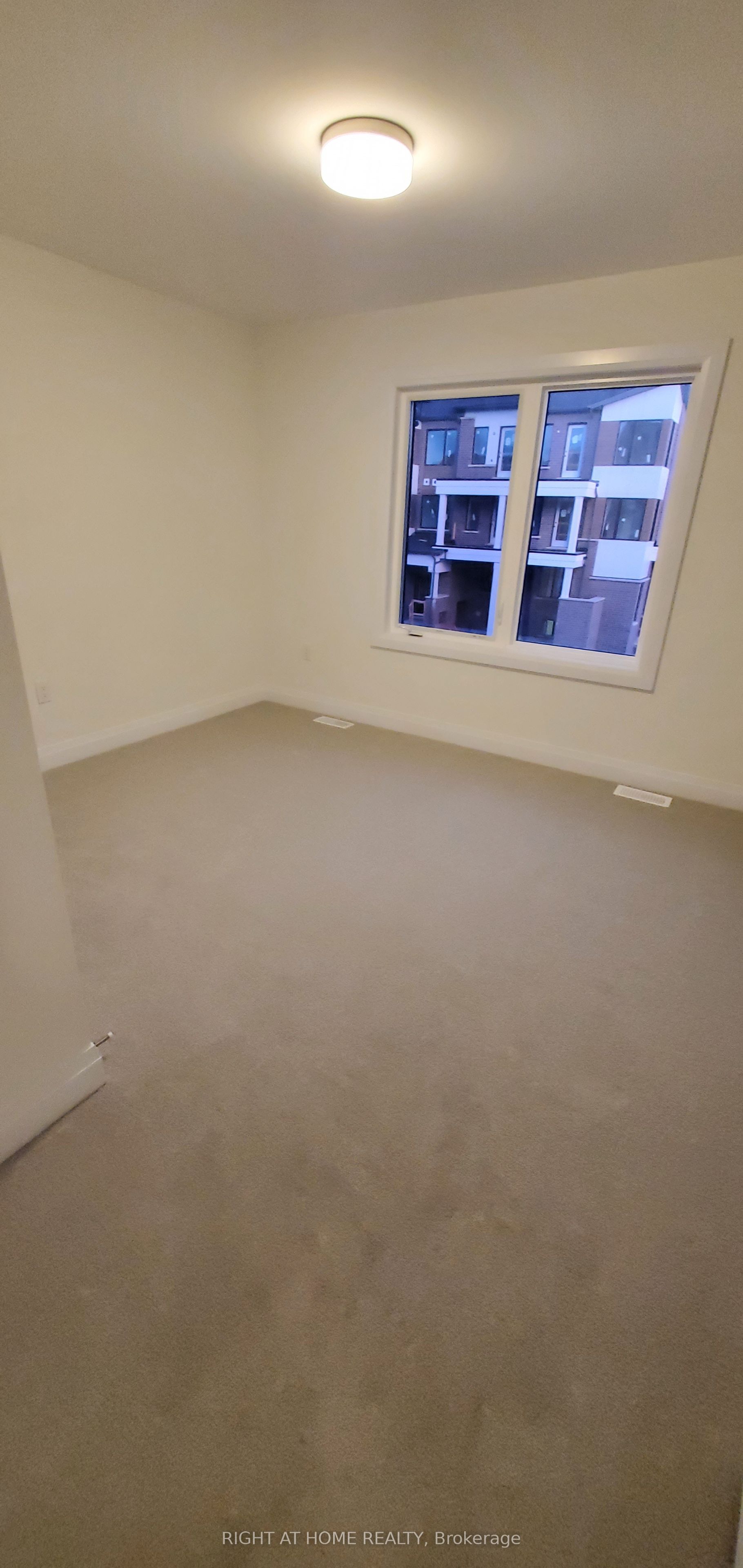 18 Kings Hill Drive Property Photo 9