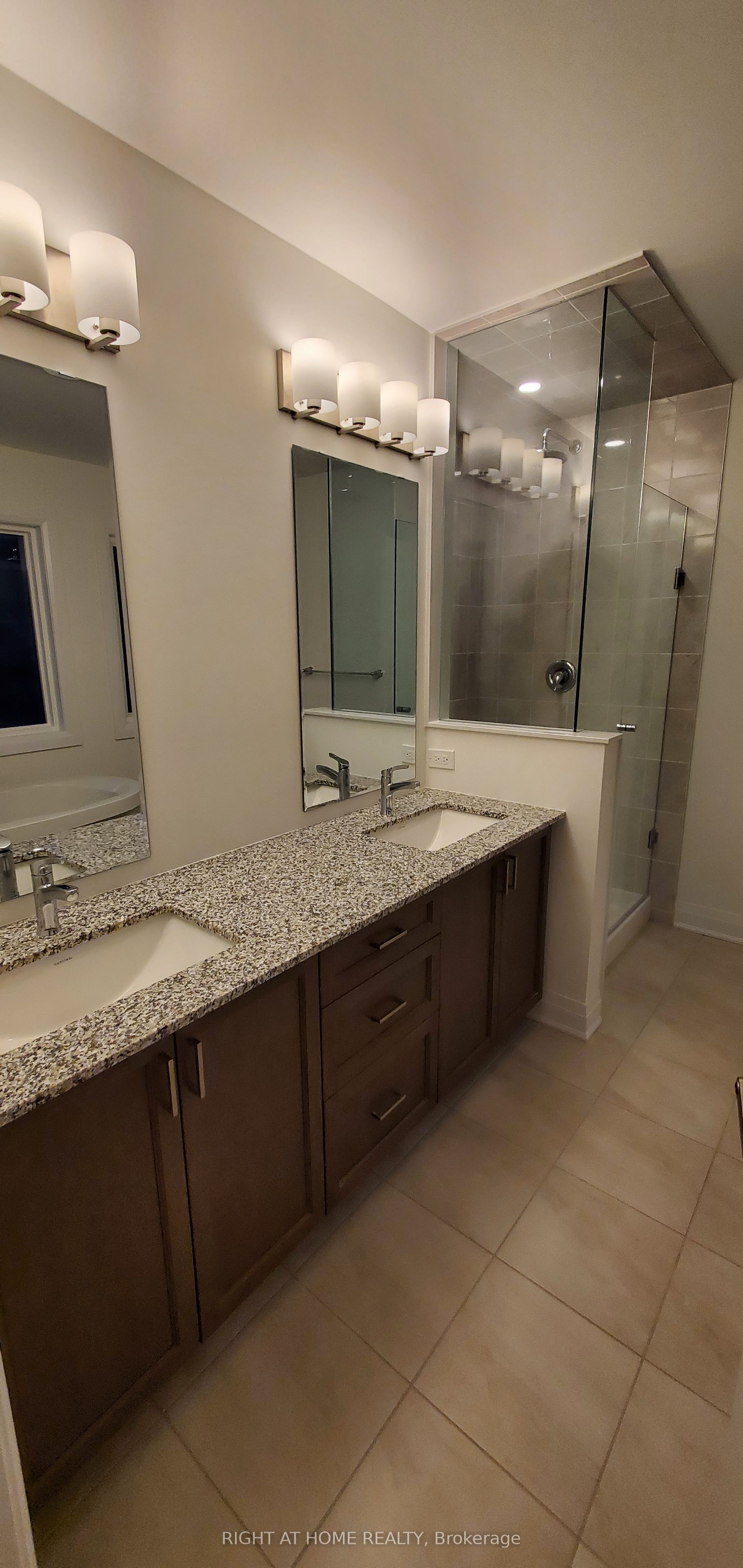 18 Kings Hill Drive Property Photo 11