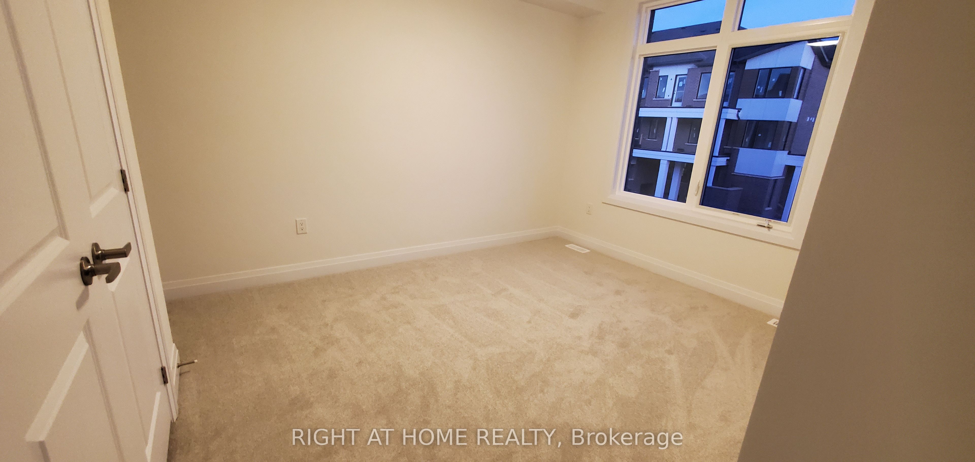 18 Kings Hill Drive Property Photo 13