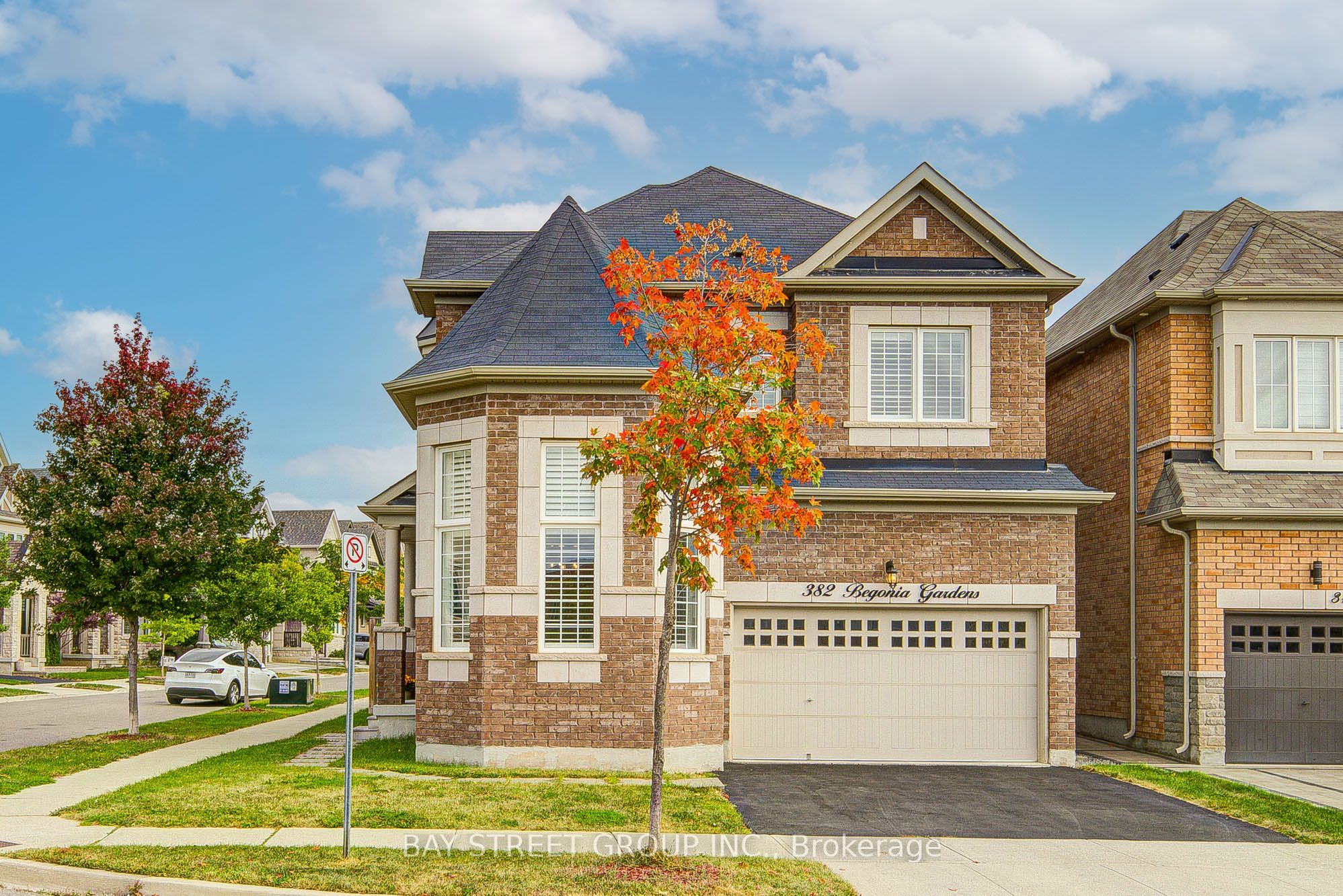 382 Begonia Gardens Property Photo 2