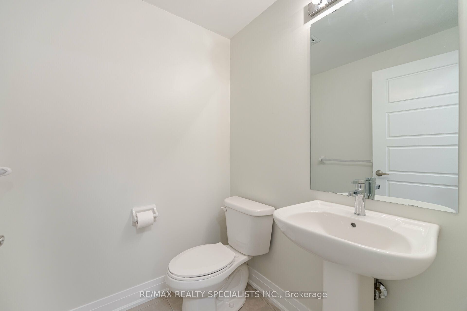 1208 Main Street E 103 Property Photo 10