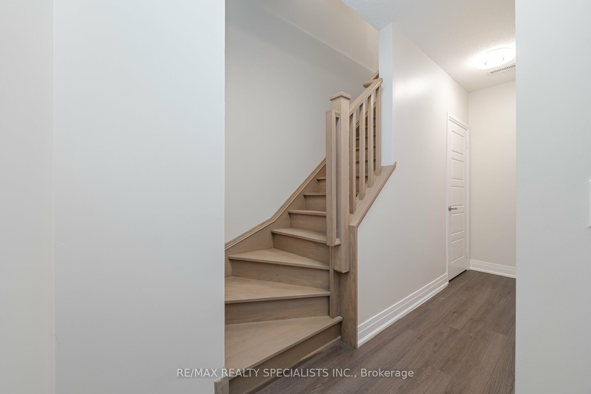 1208 Main Street E 103 Property Photo 11