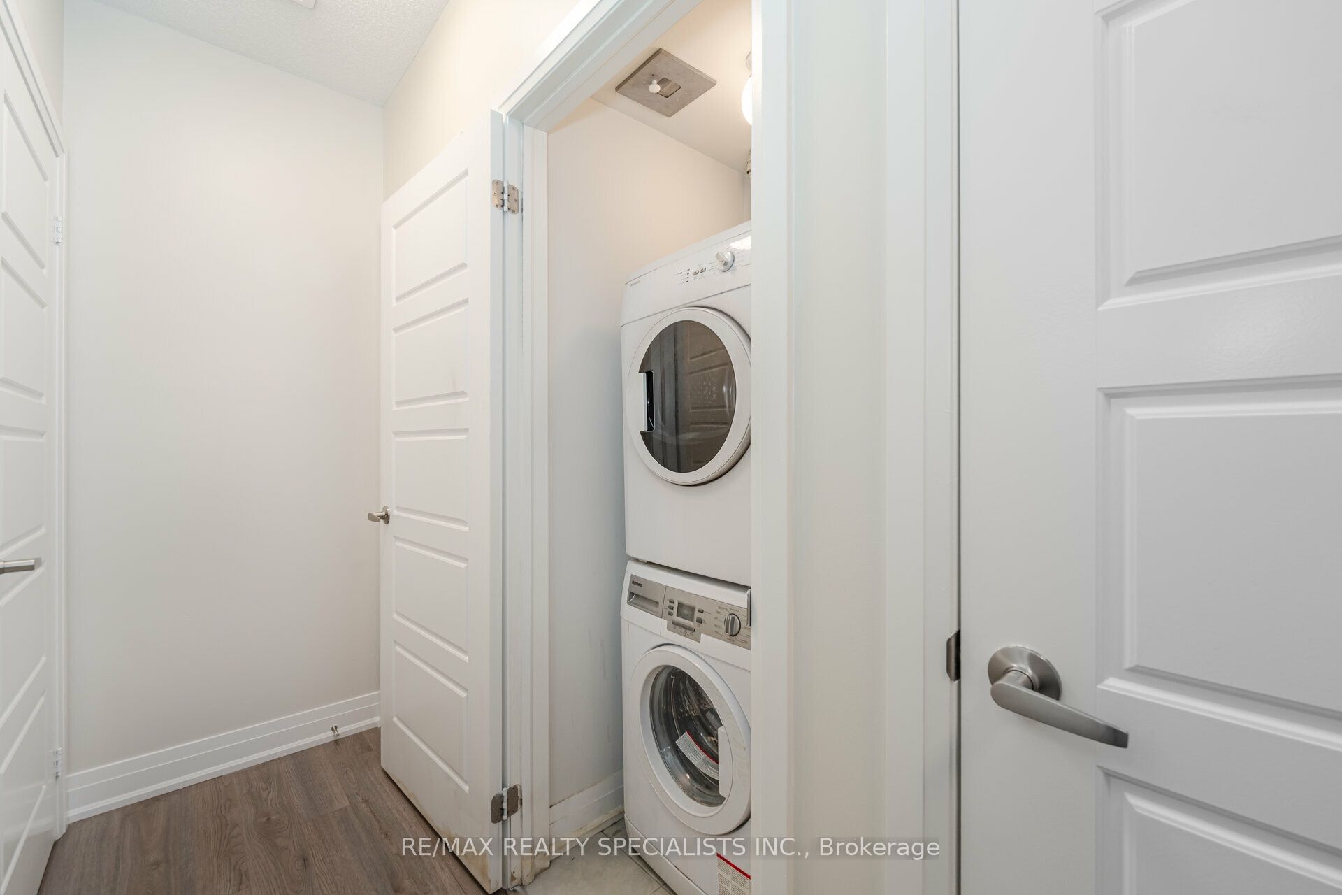 1208 Main Street E 103 Property Photo 16