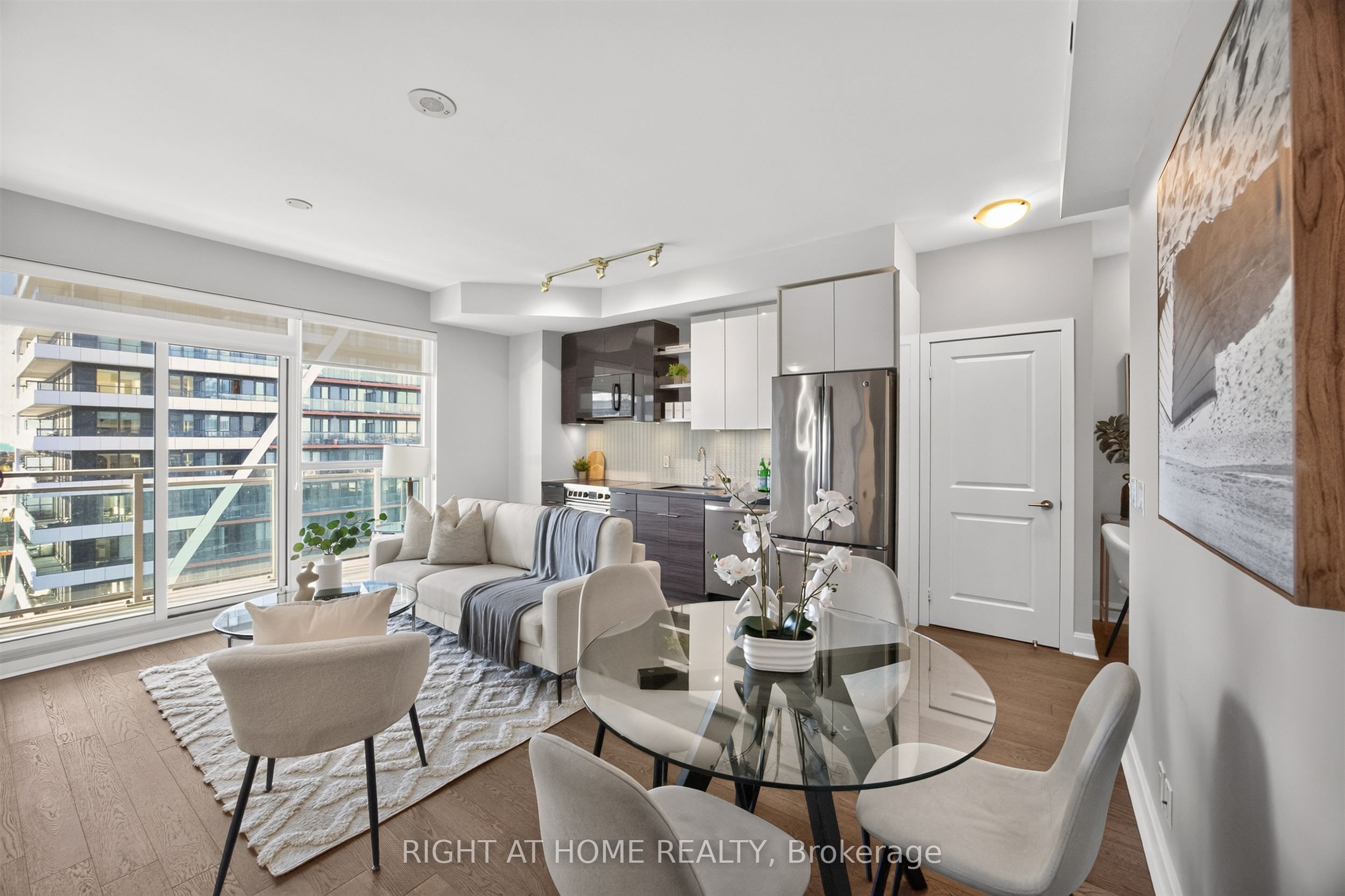 33 Shore Breeze Drive 1801 Property Photo 3