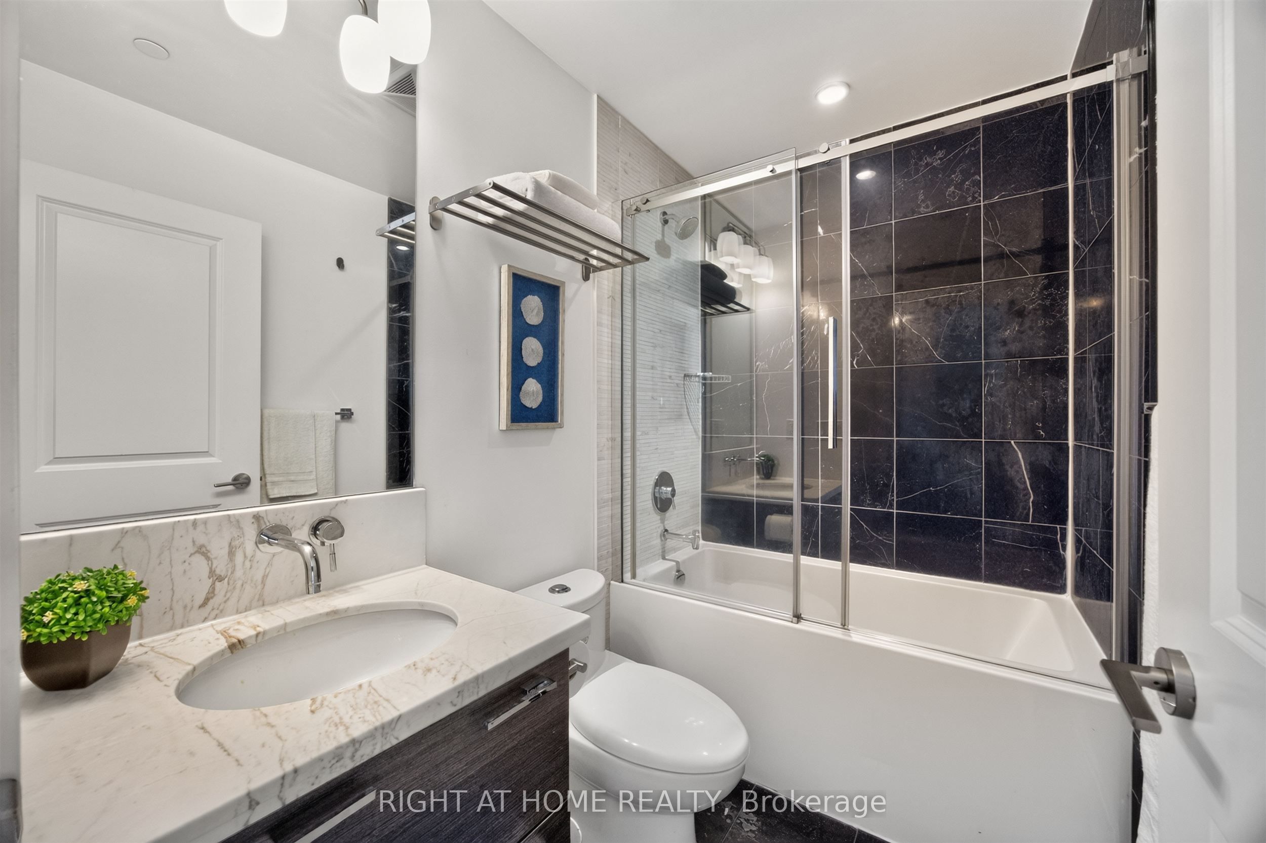 33 Shore Breeze Drive 1801 Property Photo 11