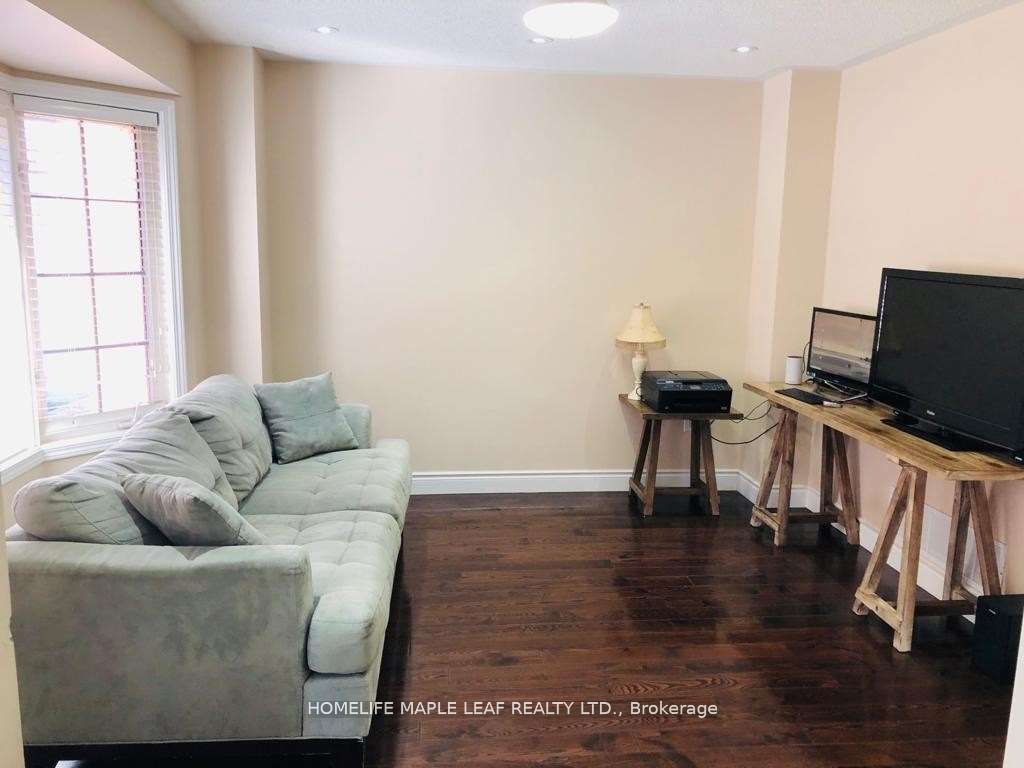 1758 Westbridge Way Property Photo 4