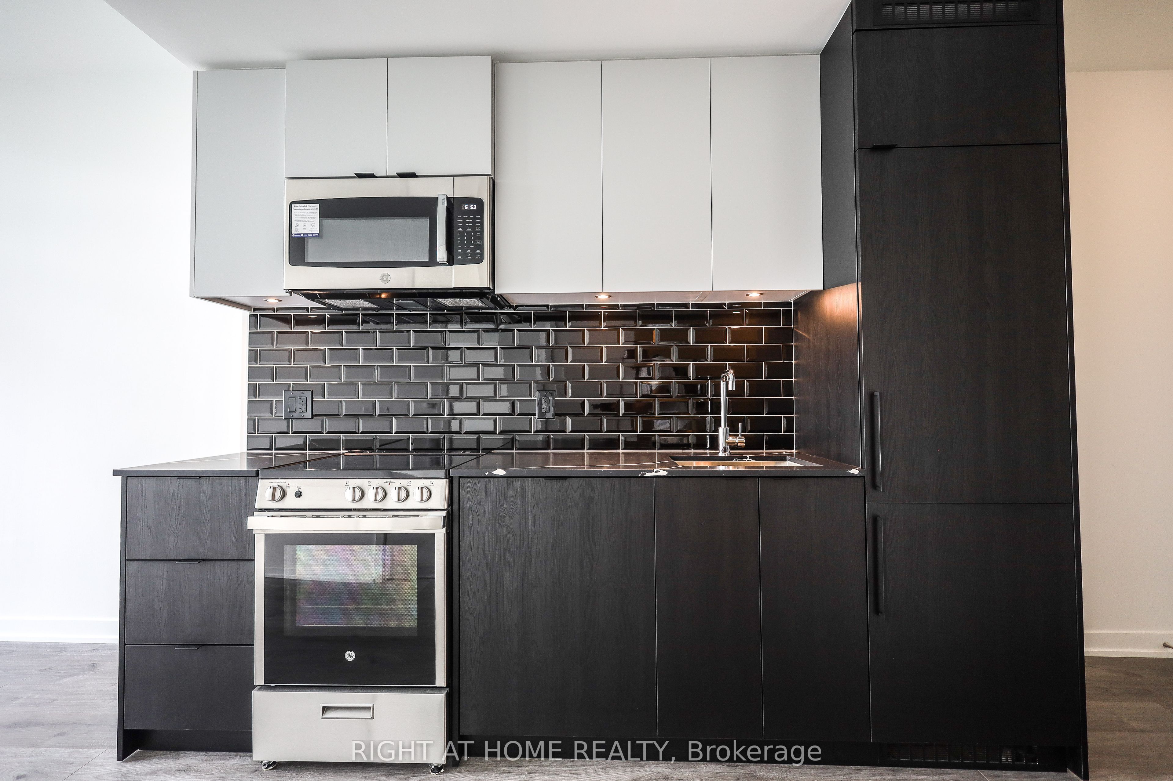 285 Dufferin Street 1405 Property Photo 9